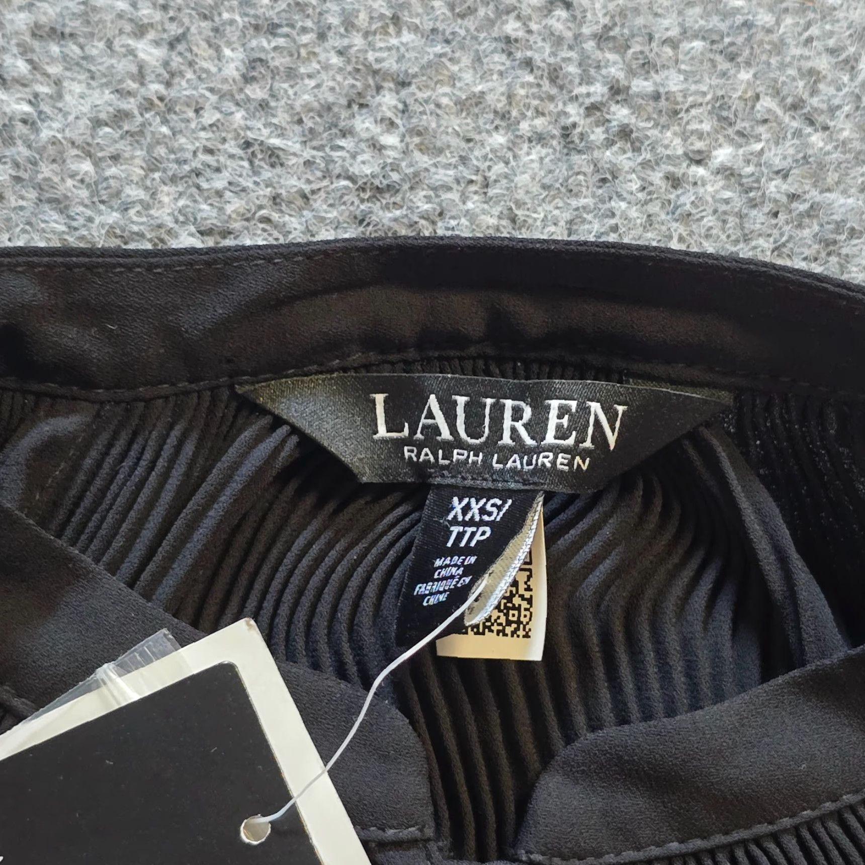 Ralph Lauren Lauren Ralph Lauren Top Womens XXS Black Pleated Button Capsule Casual Blouse Shirt Balloon Sleeve Classic Lightweight Regular Womens Size XXS / US 00 / IT 34 - 4 Thumbnail