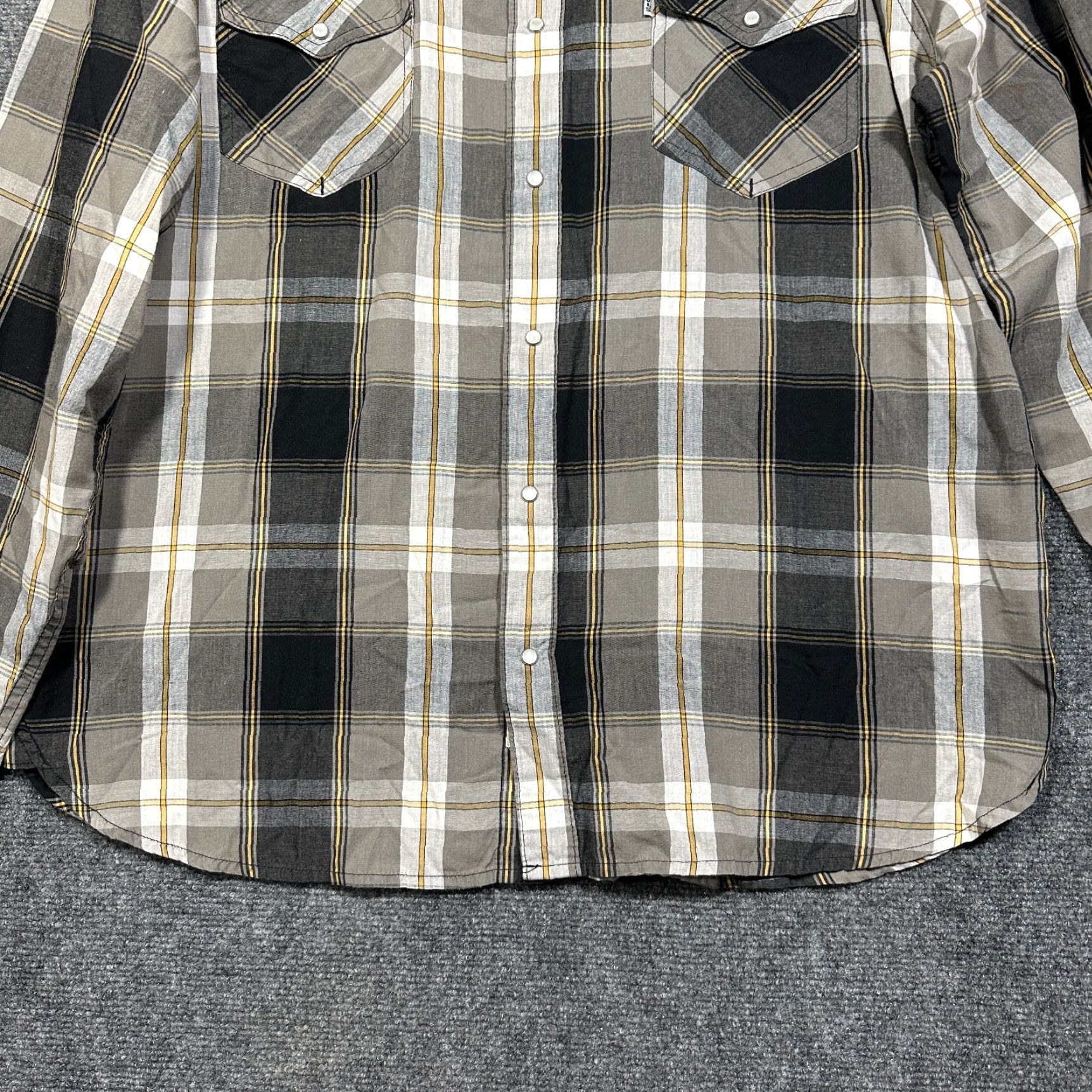 Levi's Levi's Shirt Mens L Western Pearl Snap Pockets Gray Plaid Cotton Snap Cuffs Button-Up Shirt Size US L / EU 52-54 / 3 - 2 Thumbnail