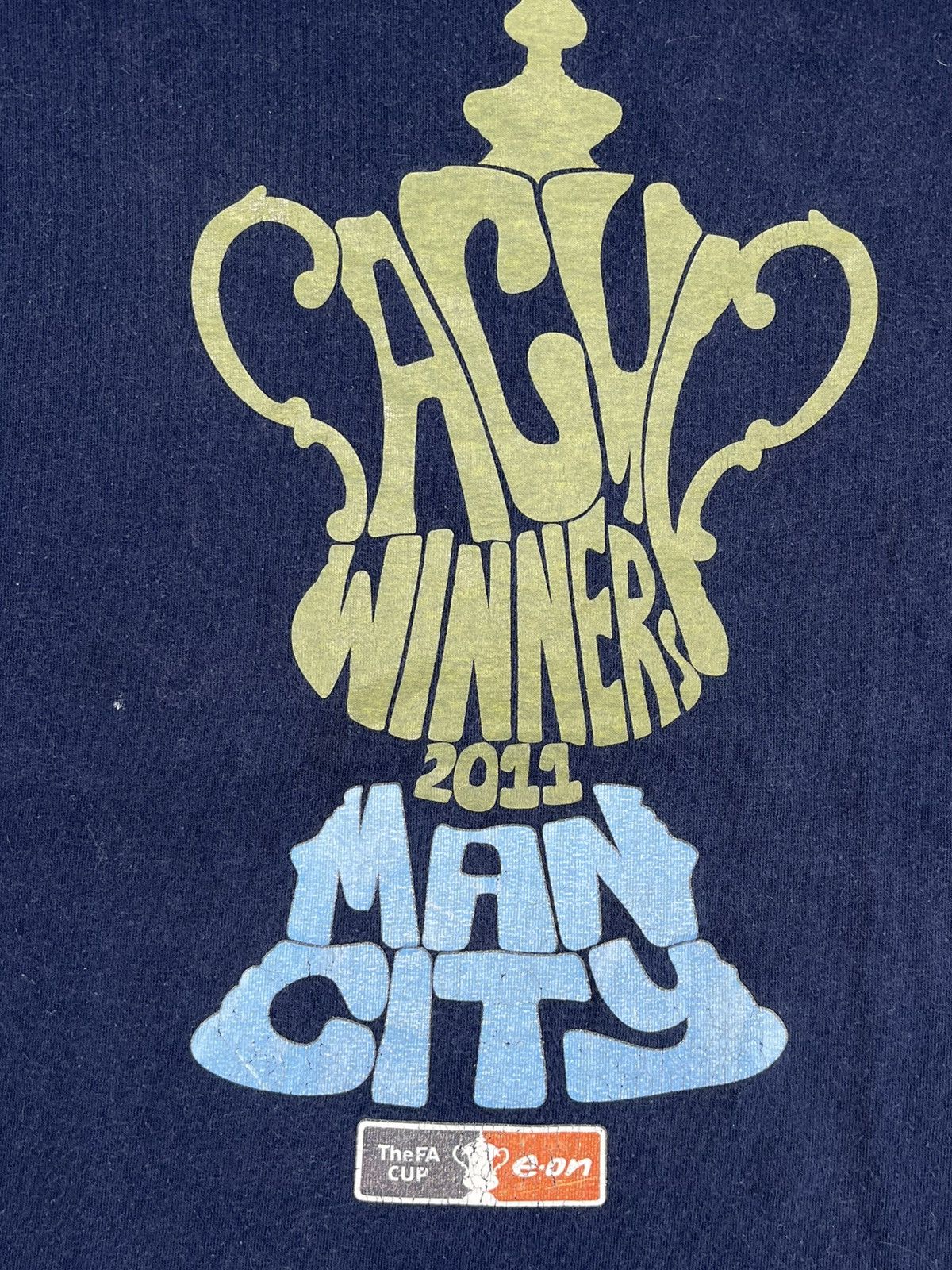 Vintage Vintage Y2K Manchester City winner cup 2011 big logo tee L Size US L / EU 52-54 / 3 - 4 Thumbnail