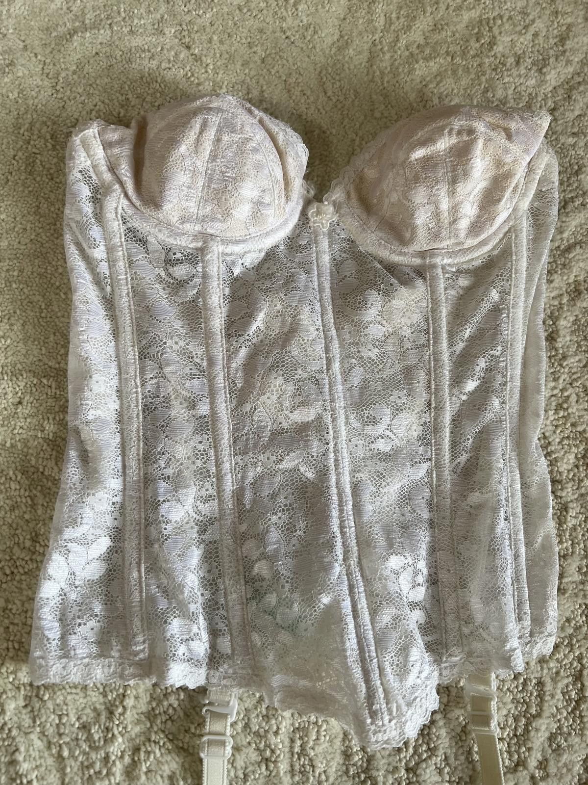Designer Elegant Lace Bustier Corset with Garter Straps Size ONE SIZE - 2 Thumbnail