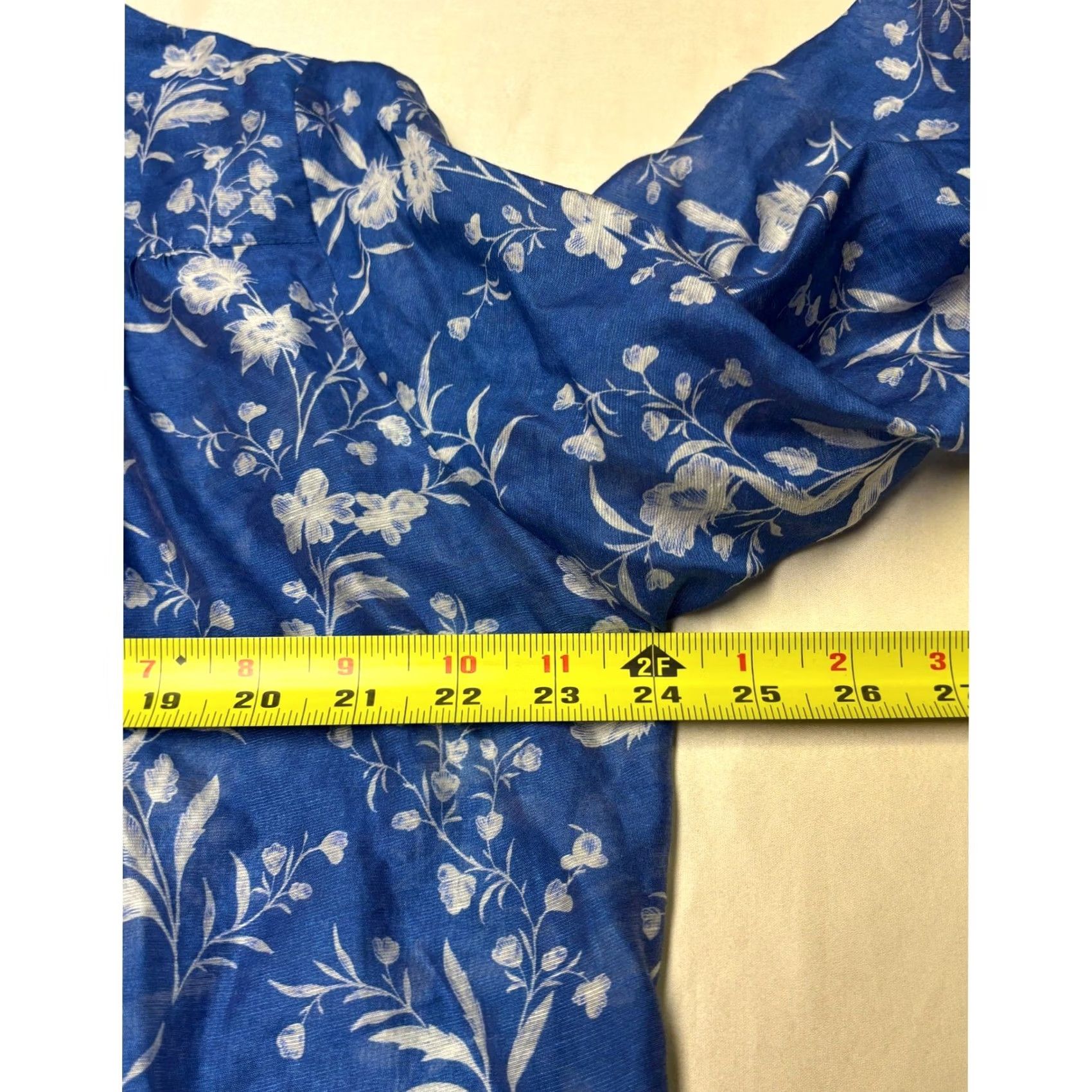 Vintage Tuckernuck Blue Floral Blouse Lyocell Linen V-Neck Ruffle Cuff Womens L Blouse Size L / US 10 / IT 46 - 7 Thumbnail