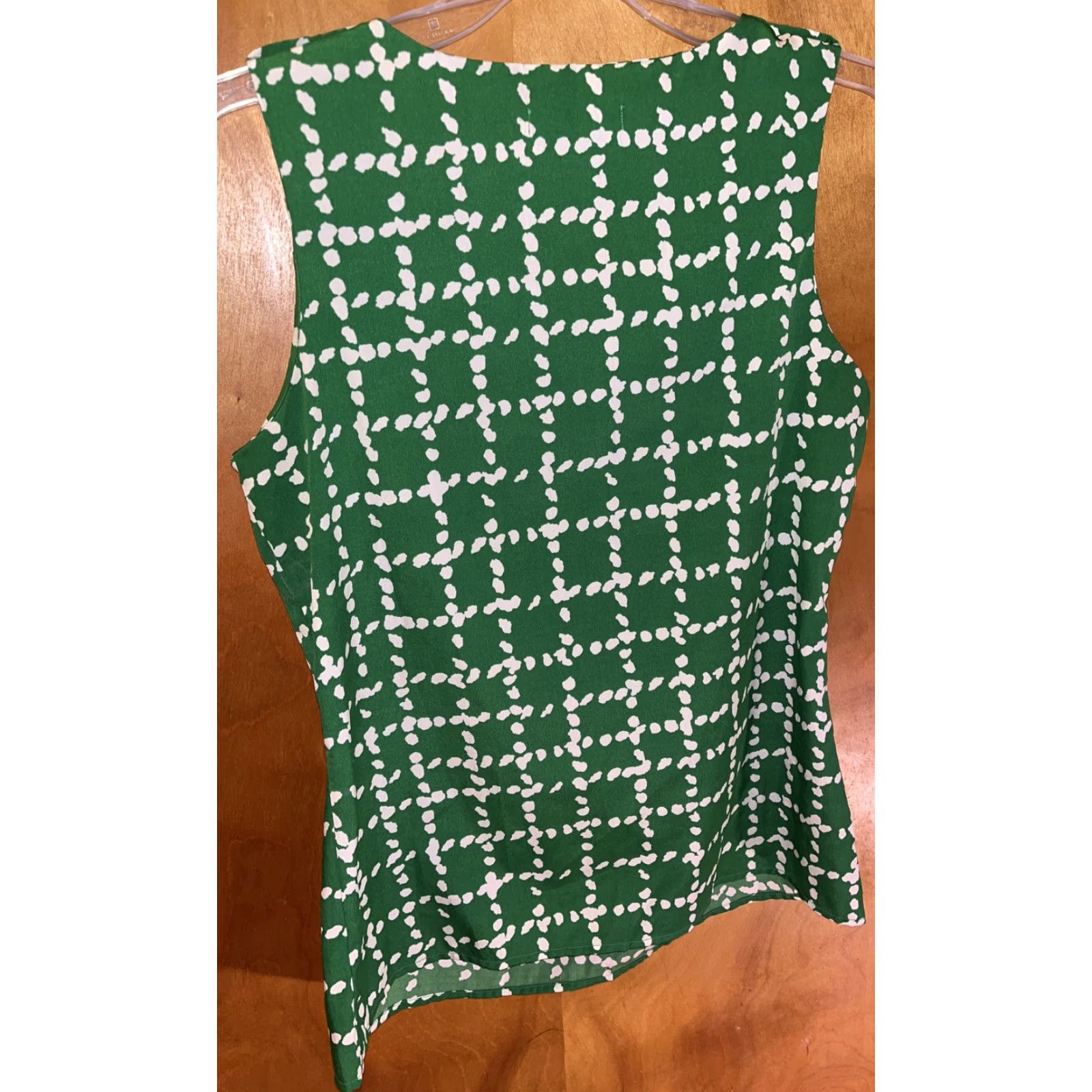 Banana Republic Banana Republic Womens Green W/ White Dots Sleeveless Pleated Blouse Size Small Size S / US 4 / IT 40 - 5 Thumbnail