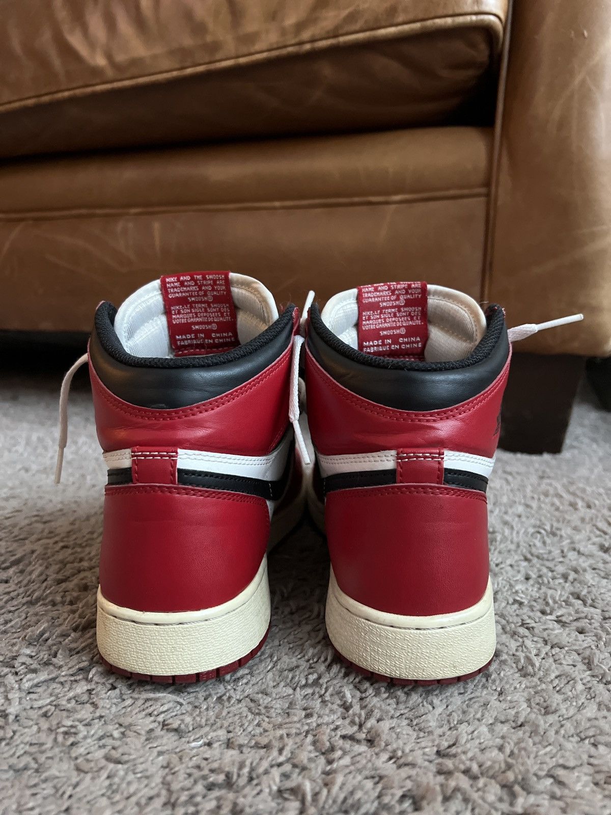 Jordan Brand Air Jordan 1 Retro High OG Chicago 2015 6.5Y Size US 6.5 / EU 39-40 - 11 Thumbnail
