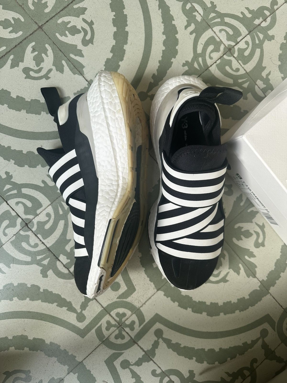 Y-3 Y-3 ULTRABOOST 22 SNEAKERS Size US 9 / IT 39 - 6 Thumbnail