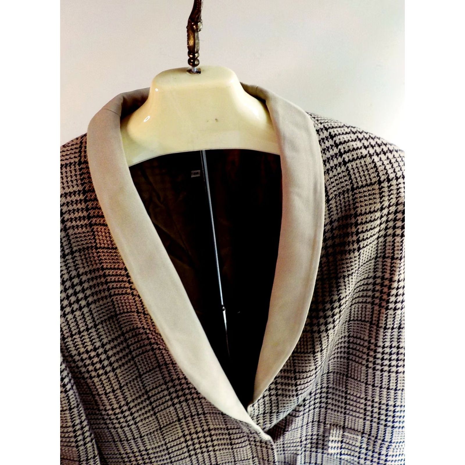 Giorgio Armani GIORGIO ARMANI Blazer Women Plaid 1 Button Shawl Collar 100% Wool Beige/Brown Size 48 Made in Italy Size XL / US 12-14 / IT 48-50 - 2 Thumbnail