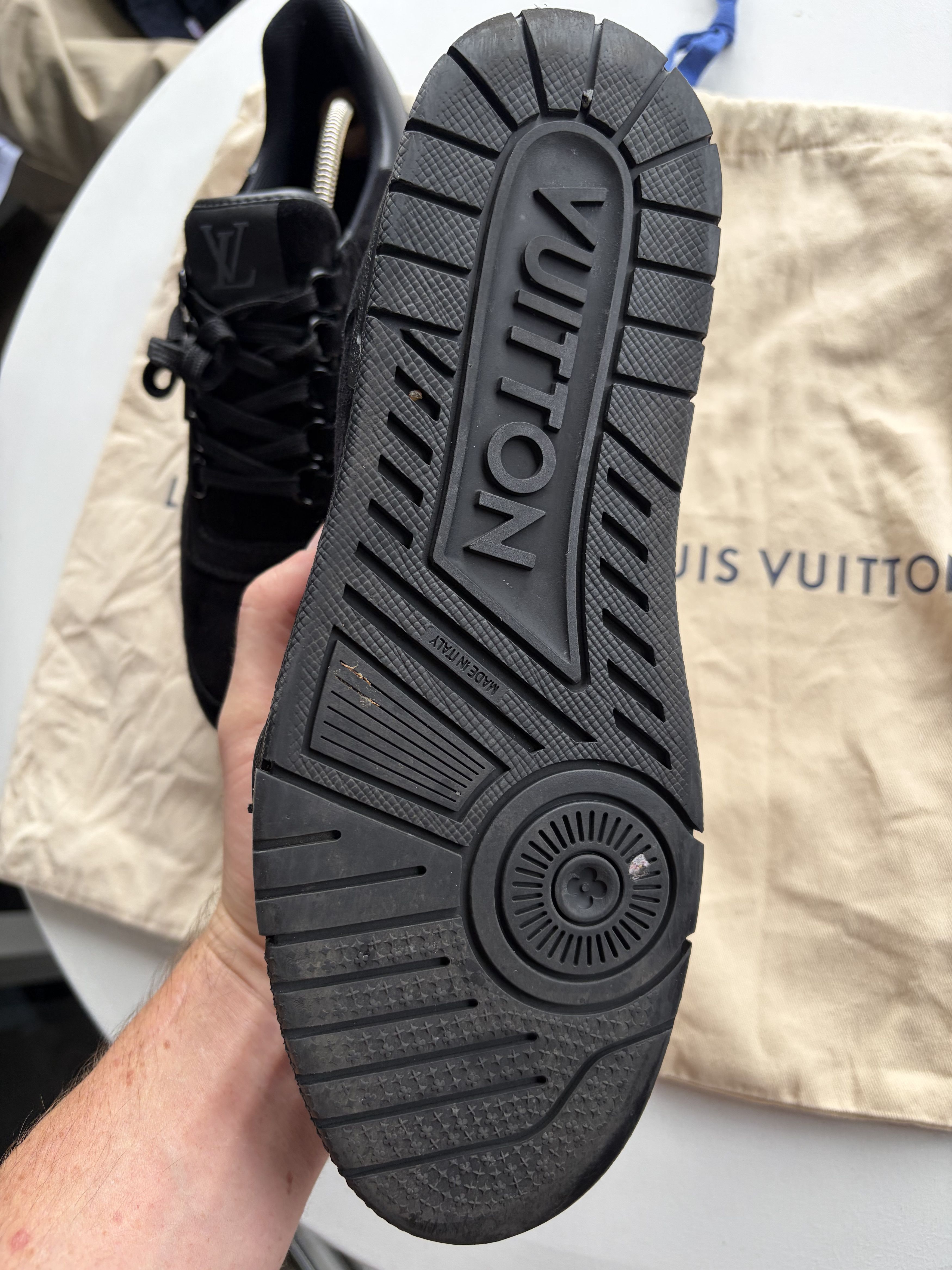 Louis Vuitton Louis Vuitton black velvet employee only Size US 7.5 / EU 40-41 - 3 Thumbnail