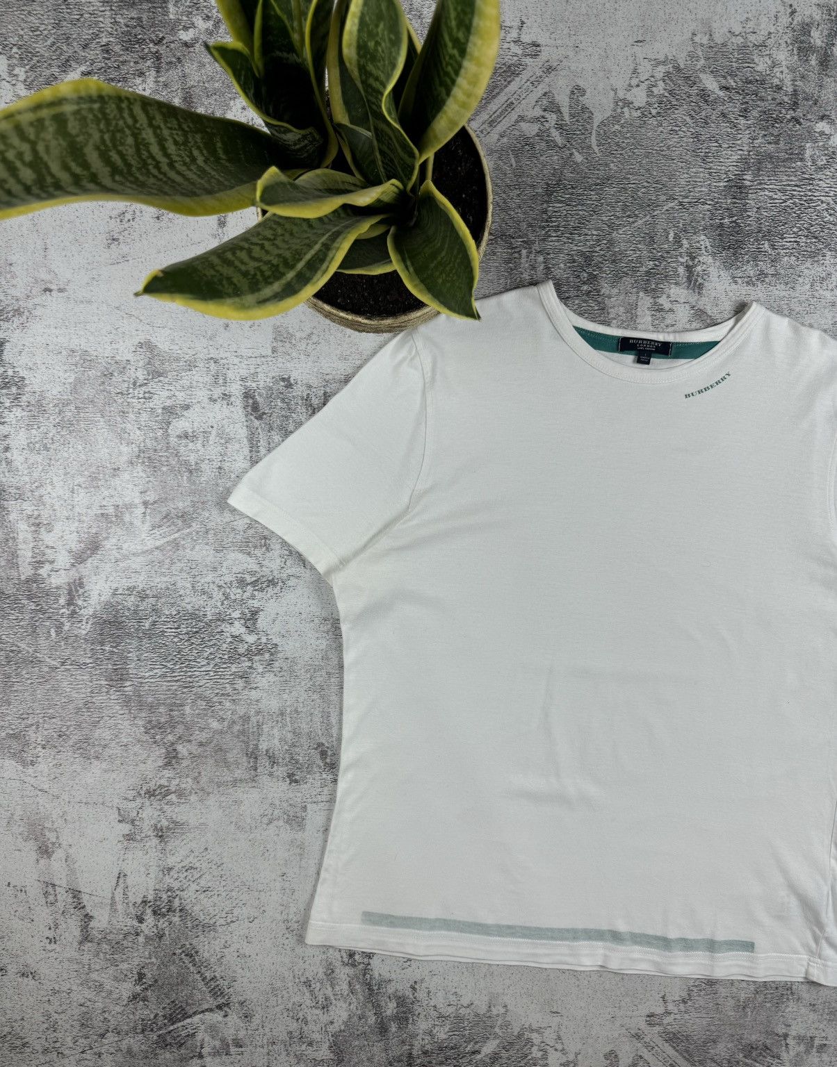 Burberry Burberry London 100% Cotton Basic Mini Neck Logo T Shirt Size US L / EU 52-54 / 3 - 2 Thumbnail