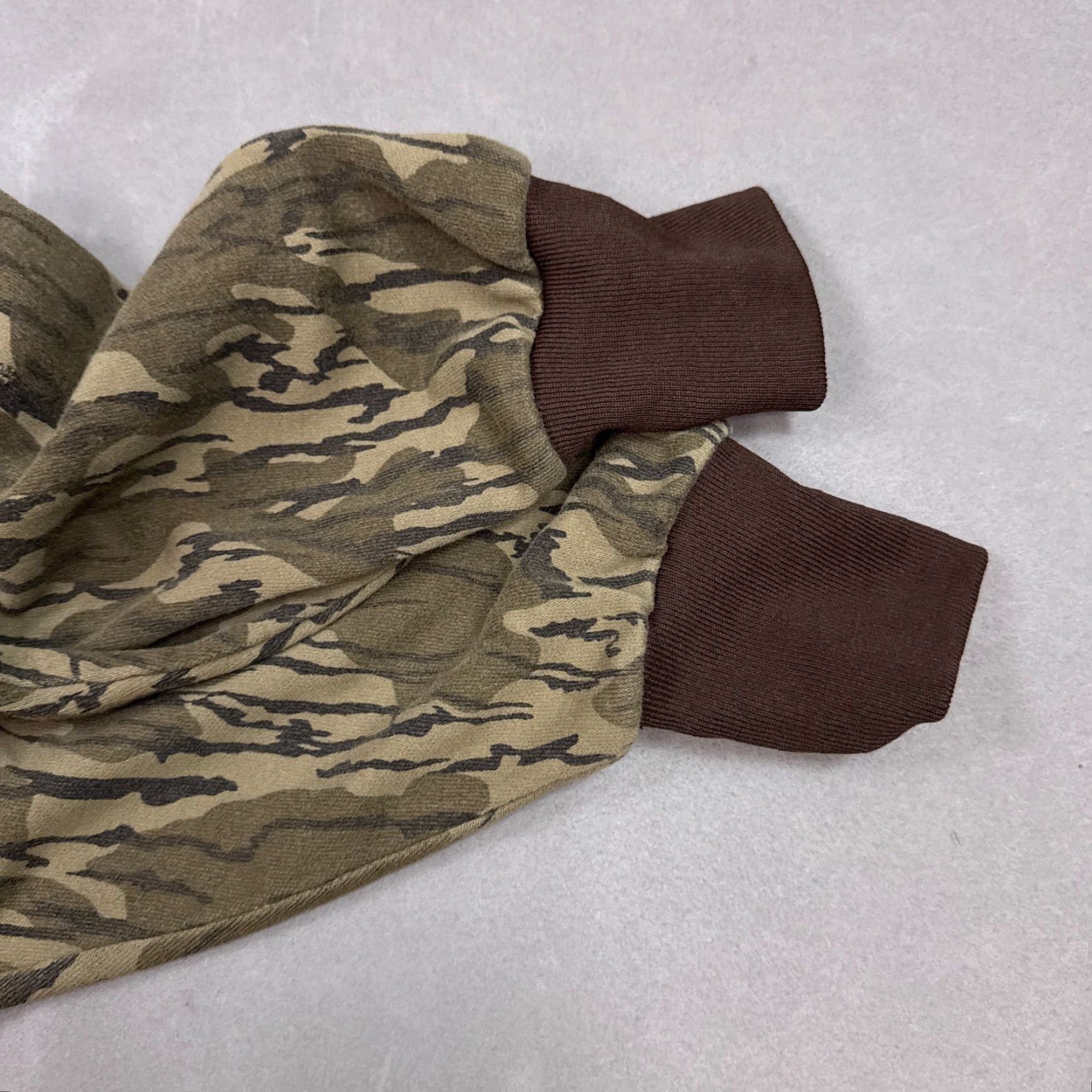 Vintage VINTAGE Mossy Oak Sweatshirt Men Large Bottomland Camo Hunting Crewneck Shirt Mens Green Camouflage Knit Cotton Pullover Vintage 90s? Size US L / EU 52-54 / 3 - 6 Thumbnail