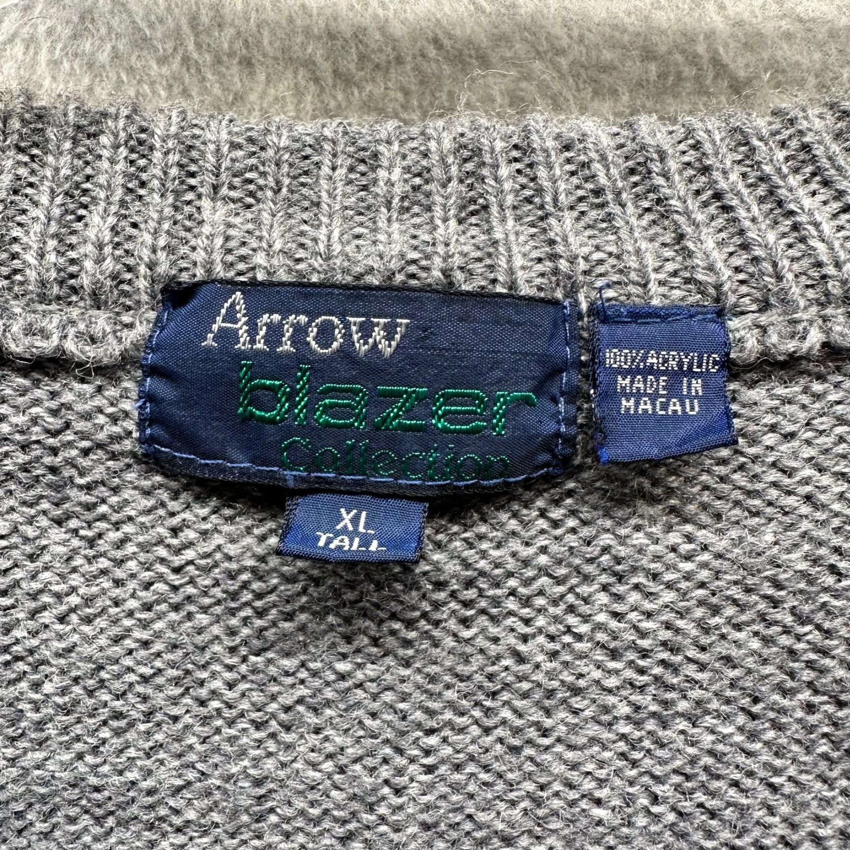 Arrow VINTAGE Arrow Sweater Vest Mens XL Gray Acrylic Knit 80s Preppy Retro/Vintage Men’s Vest XL Gray Arrow Sweater Vest Mens XL Size US XL / EU 56 / 4 - 5 Thumbnail