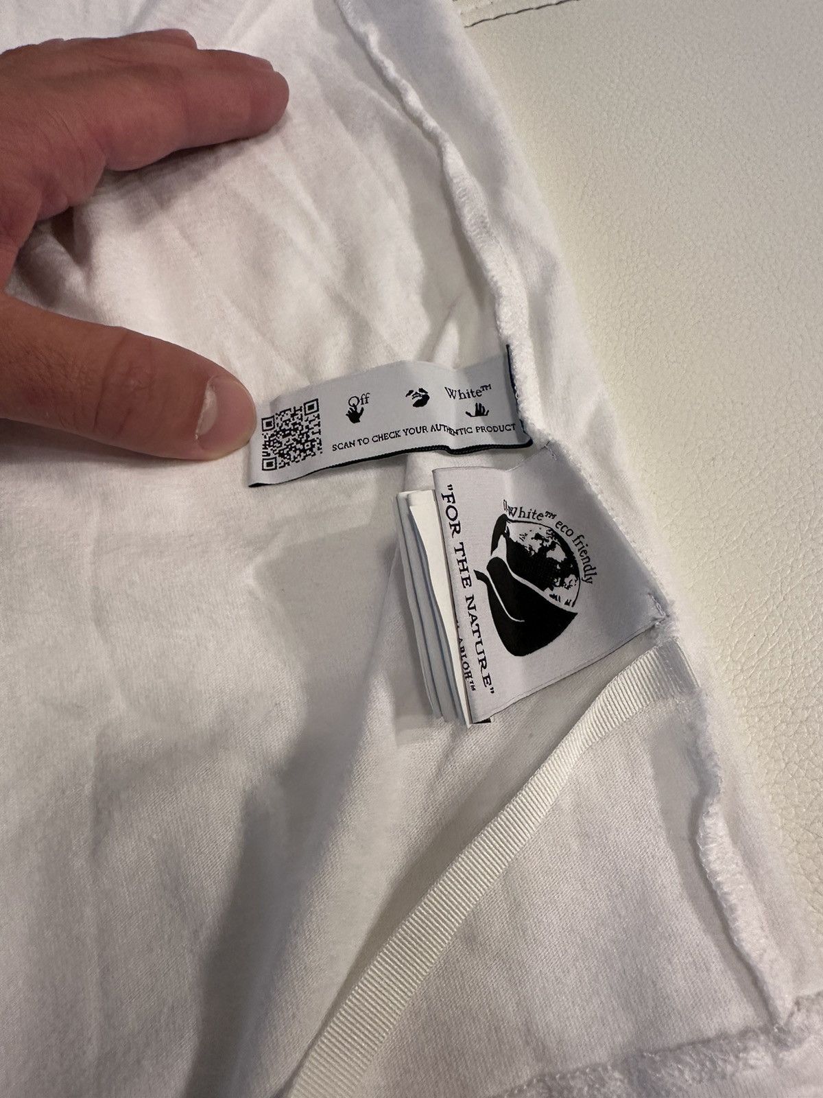 Off-White Off White Graffiti Logo Tee Size US L / EU 52-54 / 3 - 16 Thumbnail