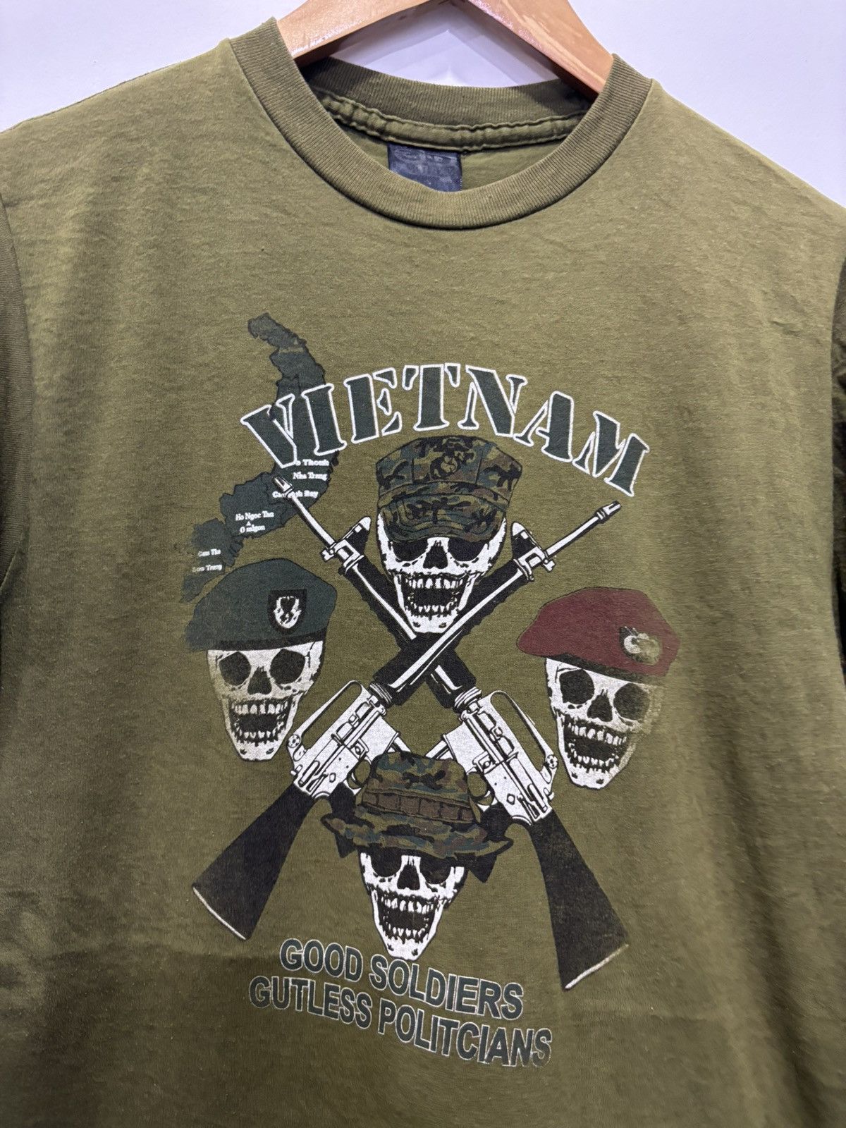 Vintage Vintage 3D Emblem Vietnam Tshirt Size US S / EU 44-46 / 1 - 2 Thumbnail