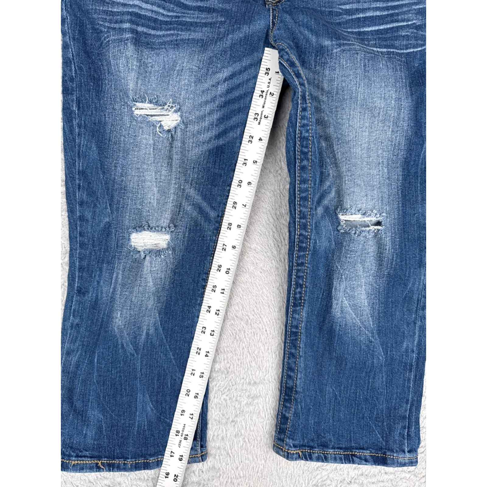Vintage No Boundaries Jeans Capri Juniors 15 Blue Denim Low Rise 20in Inseam 30x20 Embroidered Distressed 5-Pocket Denim Cotton Blend Womens Jeans Size 36" / US 14 / IT 50 - 7 Thumbnail