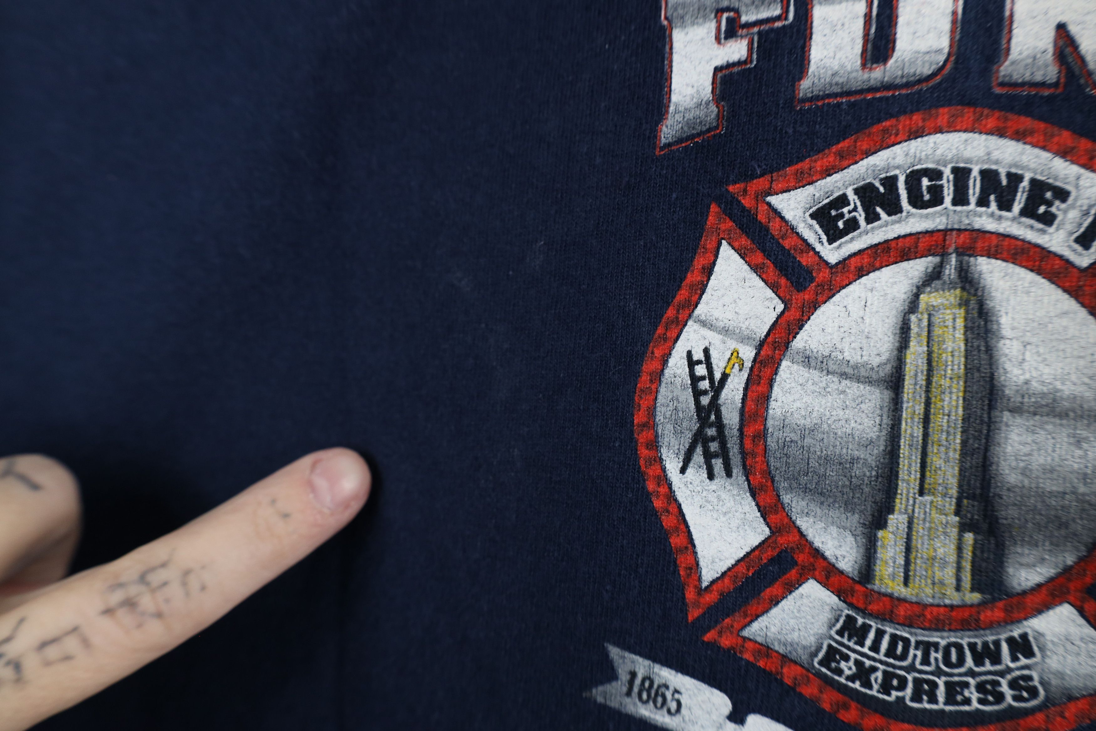Vintage Vintage Y2K 1 Midtown Express FDNY 150th Anniversary T-Shirt Size US L / EU 52-54 / 3 - 5 Thumbnail
