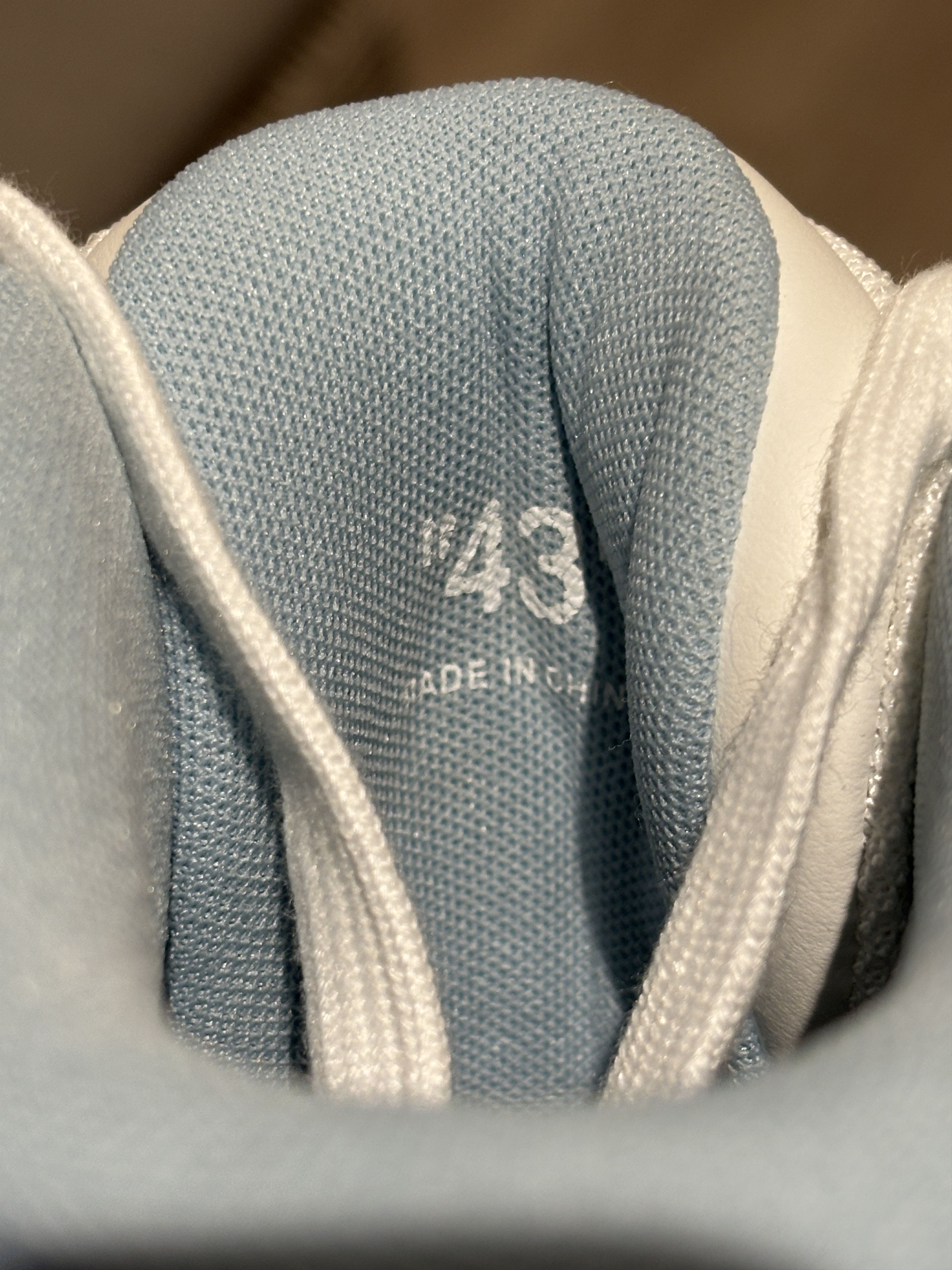 Off-White Out of Office White/Blue Size US 10 / EU 43 - 2 Thumbnail