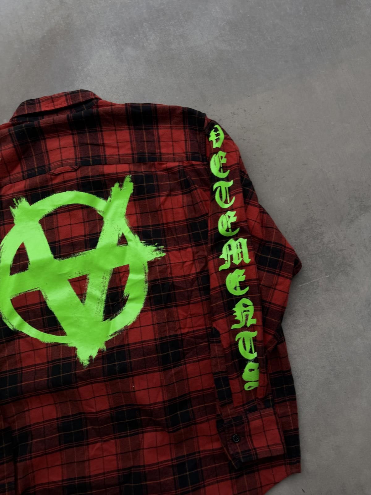 Vetements Vetements Anarchy Flannel Shirt Red Plaid Small Neon Logo Size US S / EU 44-46 / 1 - 6 Thumbnail
