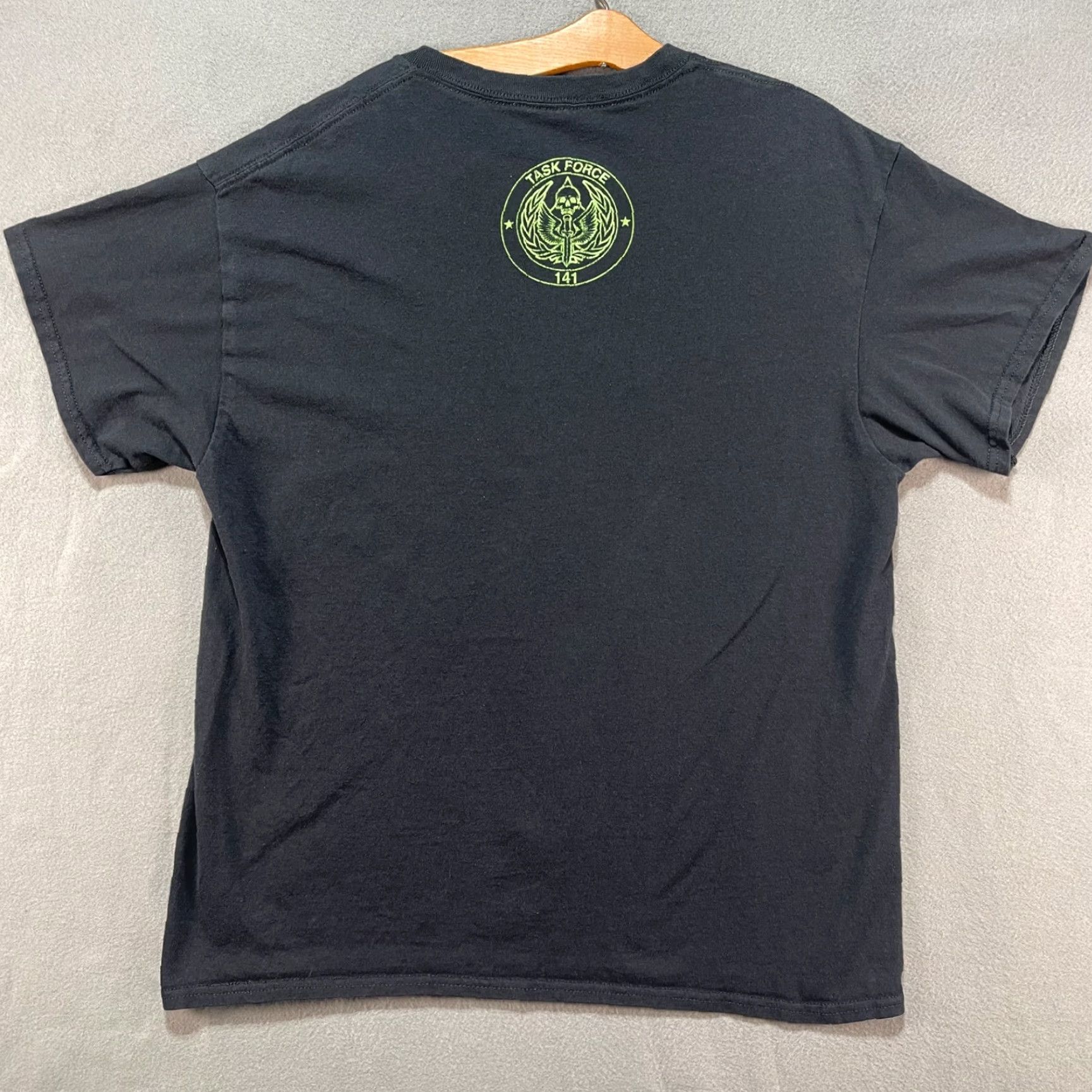 Vintage Call of Duty Modern Warfare 2 Shirt Large Black Taskforce 141 Video Game Shirt Shirt Mens L Black Graphic Print Crew Neck Size US L / EU 52-54 / 3 - 5 Thumbnail