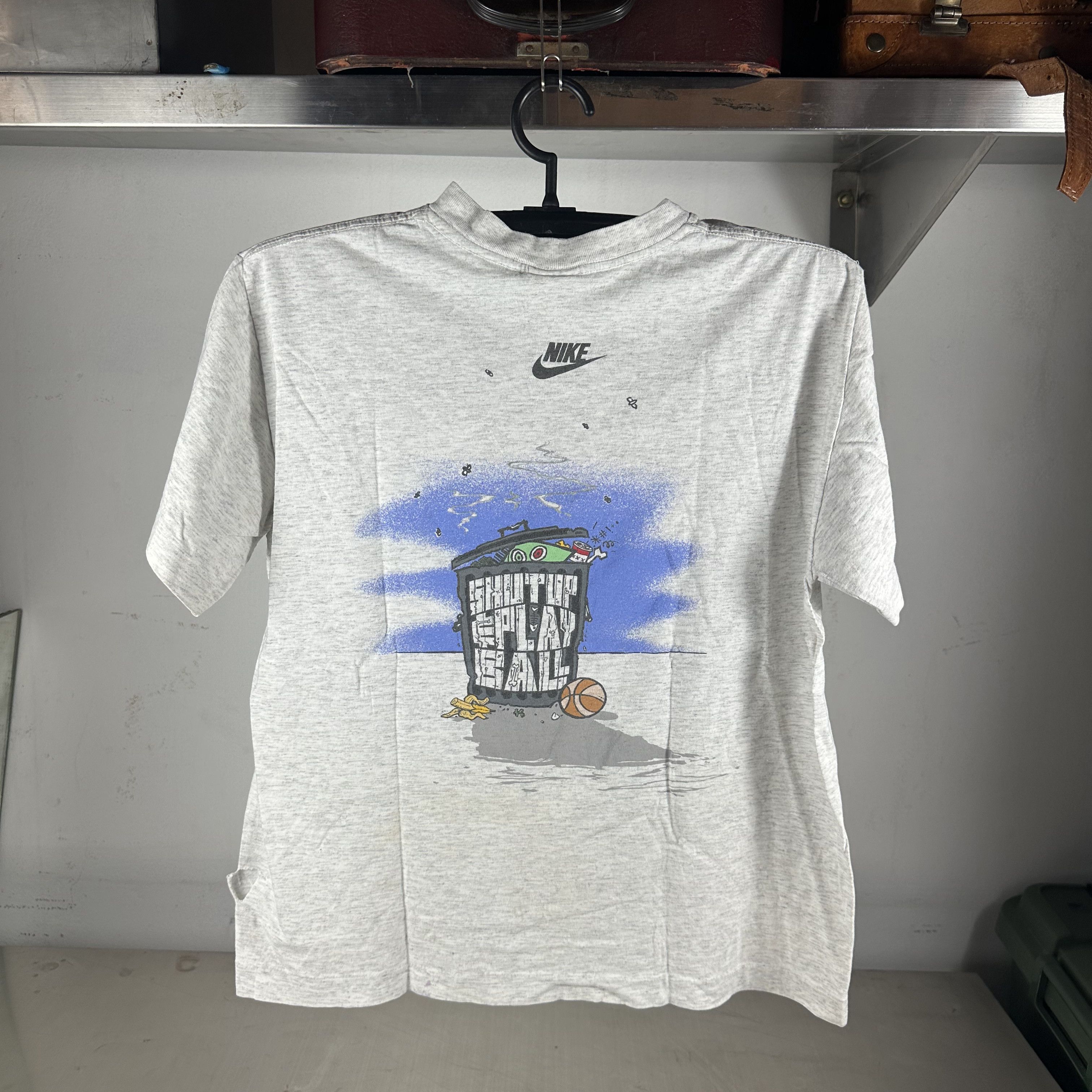 Vintage Vintage 90s Nike Trash Stinks Shut Up & Play Ball T-shirt Size US M / EU 48-50 / 2 - 3 Thumbnail