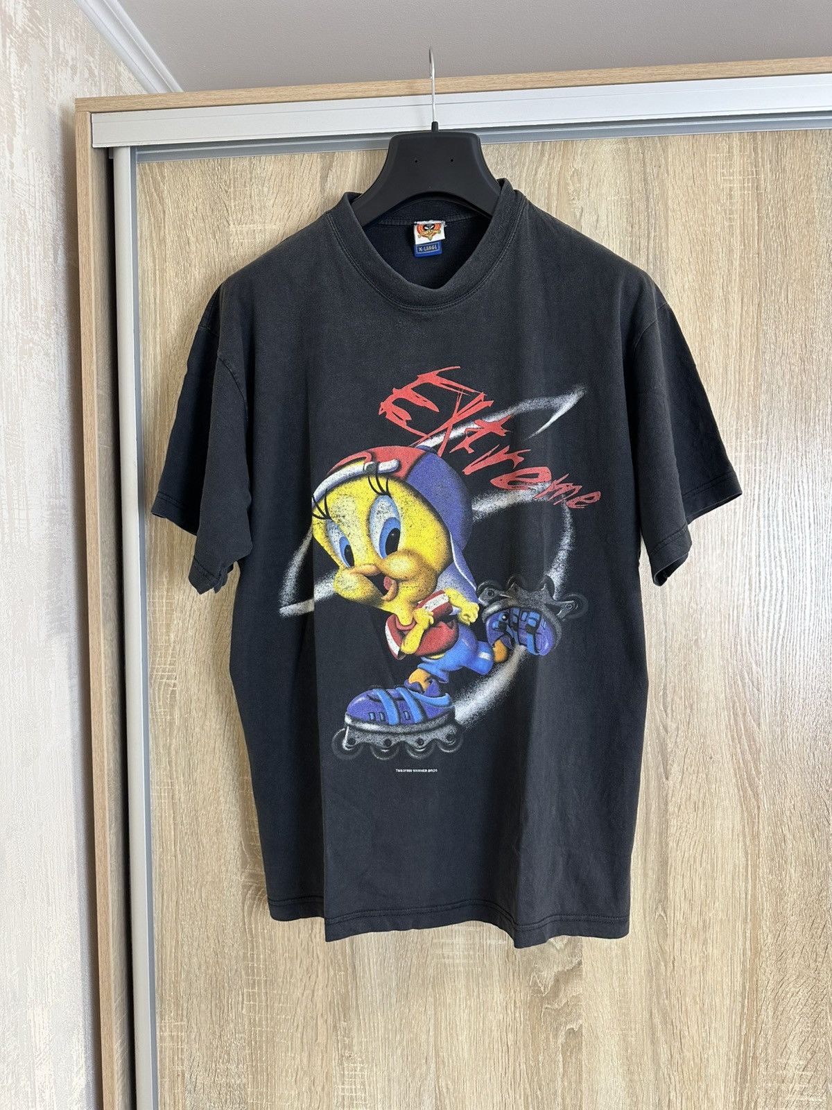 Warner Bros 🔥 1999 Tweety Bird Art Cartoon Movie Warner Bros T Shirt USA Size US XL / EU 56 / 4 - 1 Thumbnail