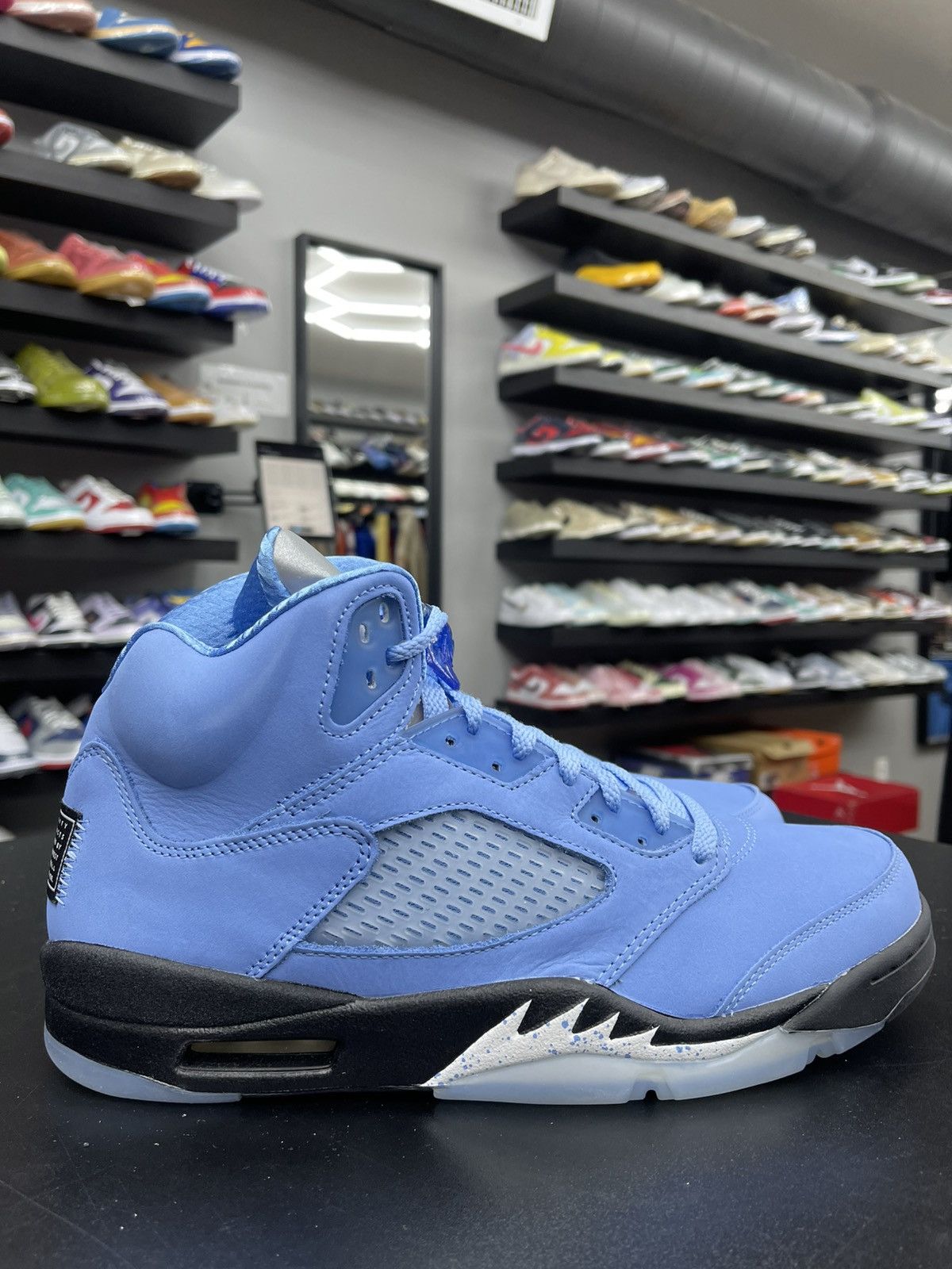 Size 11 - Jordan 5 Retro UNC University Blue