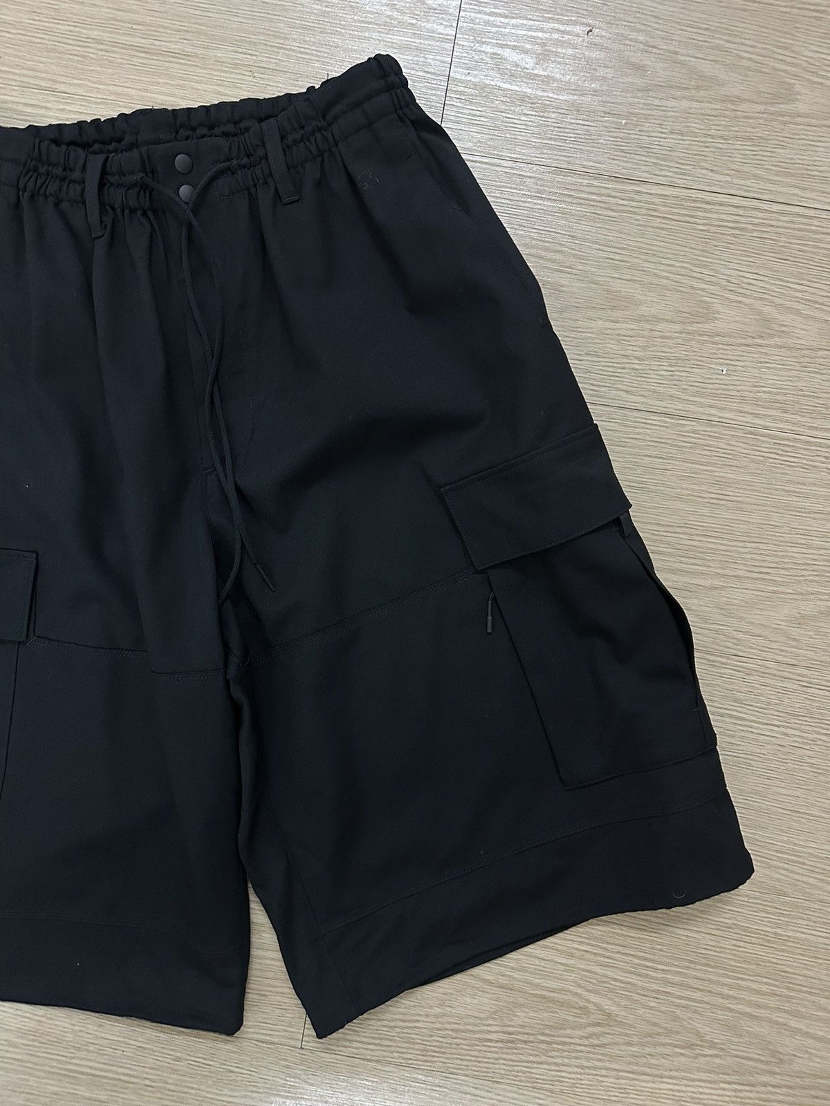 Y-3 × Yohji Yamamoto Yohji Yamamoto Y-3 Wide-Leg Wool-Blend Twill Cargo Shorts Size US 30 / EU 46 - 6 Thumbnail
