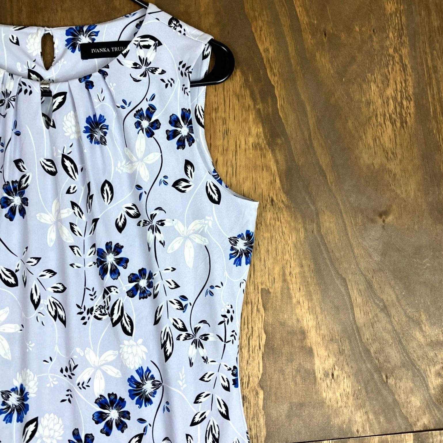 Vintage Ivanka Trump Blouse Purple Multi Floral Pleated Front Sleeveless Stretch S Women Modern Workwear Casual Formal Party/Cocktail Size S / US 4 / IT 40 - 5 Thumbnail