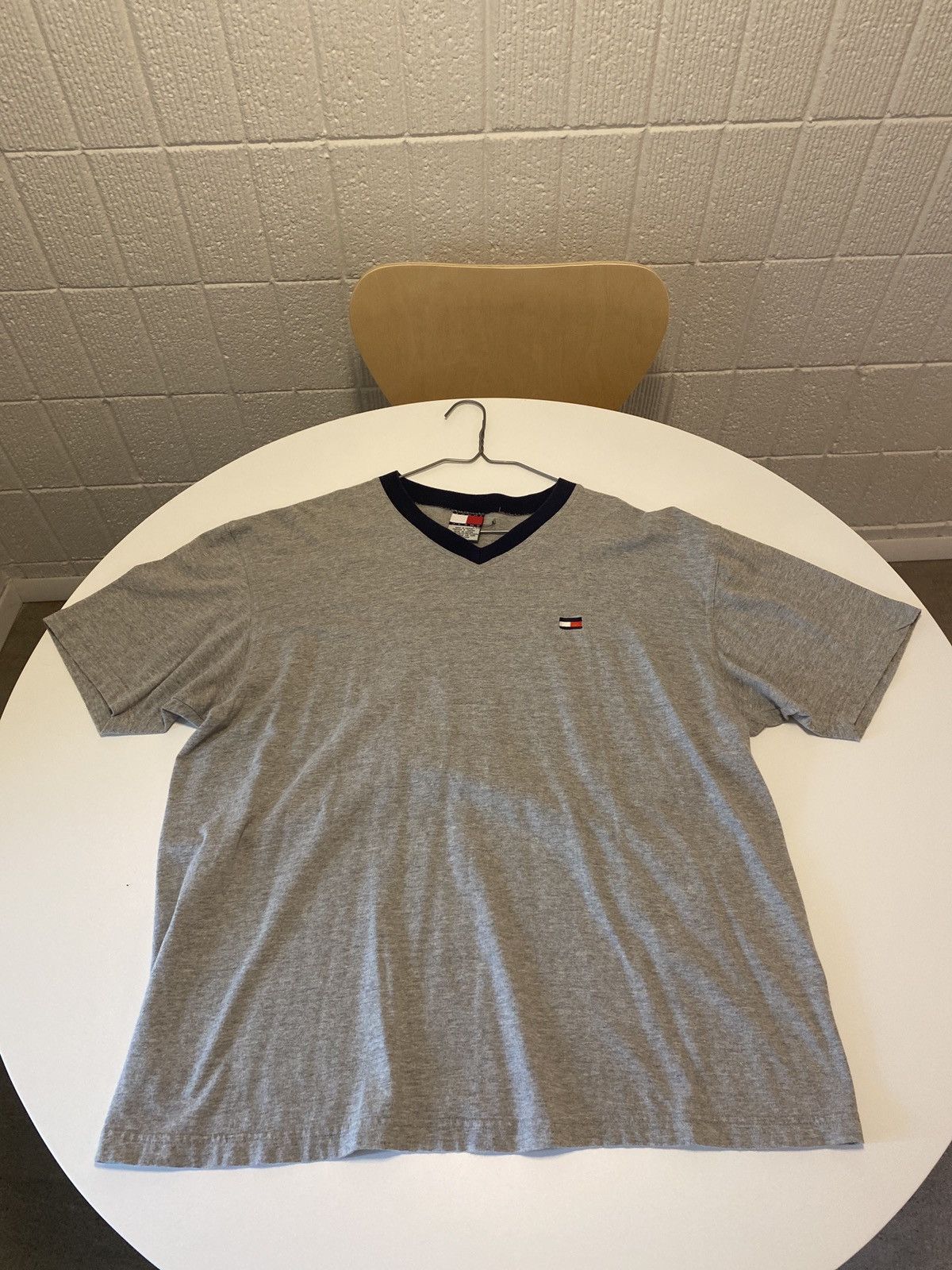 Tommy Hilfiger Tommy Hilfiger V-neck T-shirt VTG Size US L / EU 52-54 / 3 - 1 Thumbnail