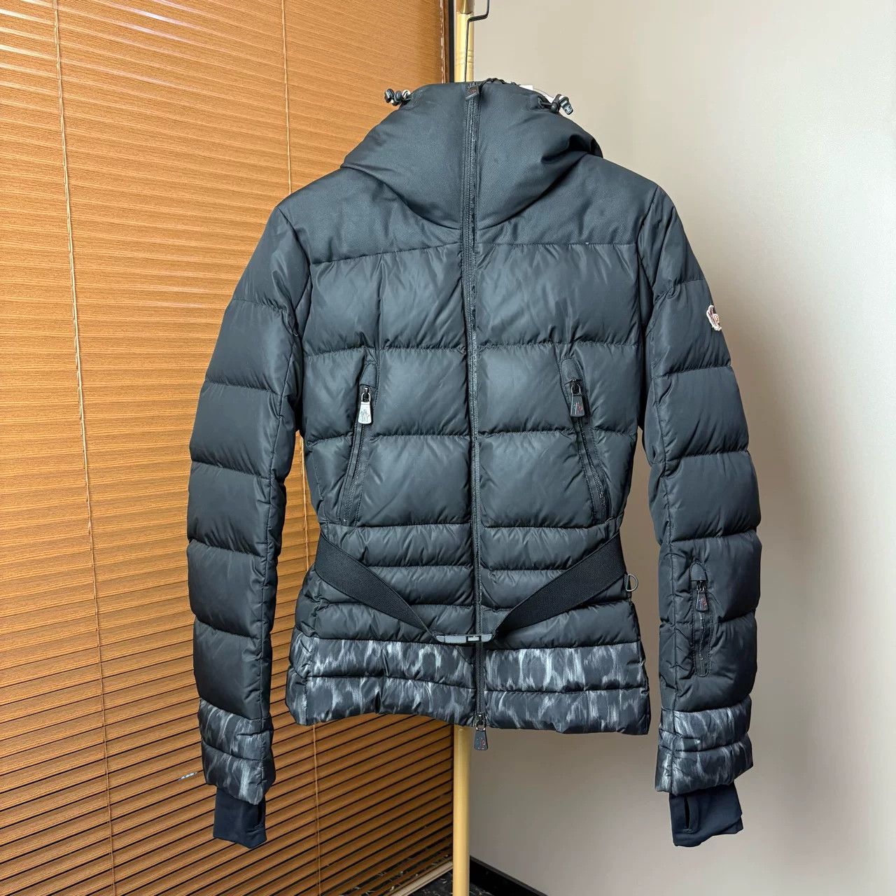 Moncler Moncler Navy Down Jacket Size M / US 6-8 / IT 42-44 - 1 Thumbnail