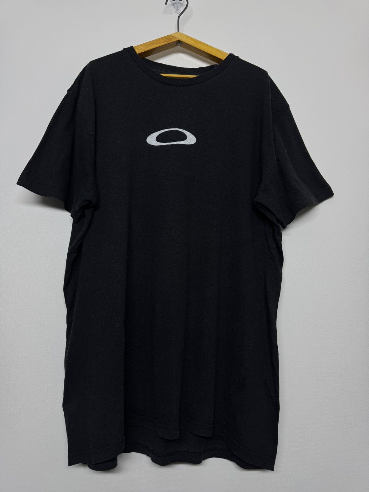 Oakley Vintage OAKLEY Center Logo T Shirt Hype Rare Gorpcore Size US L / EU 52-54 / 3 - 7 Thumbnail
