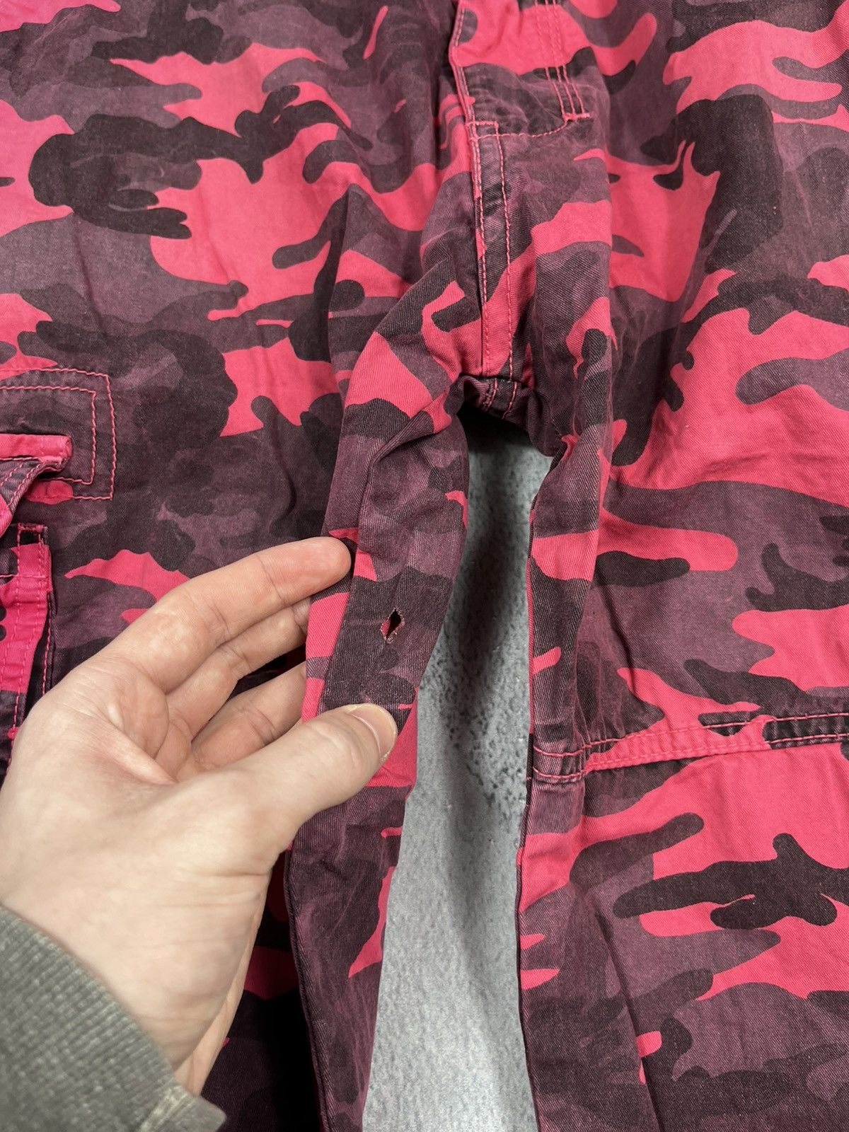 Vintage Vintage Y2K pink camo shorts streetwear outdoor Size US 30 / EU 46 - 10 Thumbnail