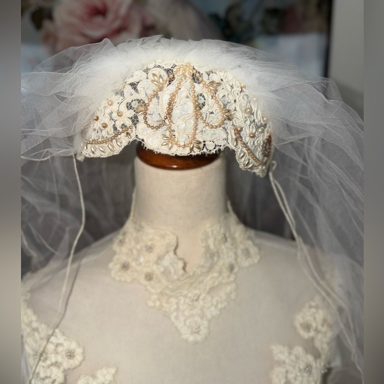 Vintage Beautiful Vintage 1980 Ivory Beaded Long Sleeve Wedding Gown Size M / US 6-8 / IT 42-44 - 6 Thumbnail