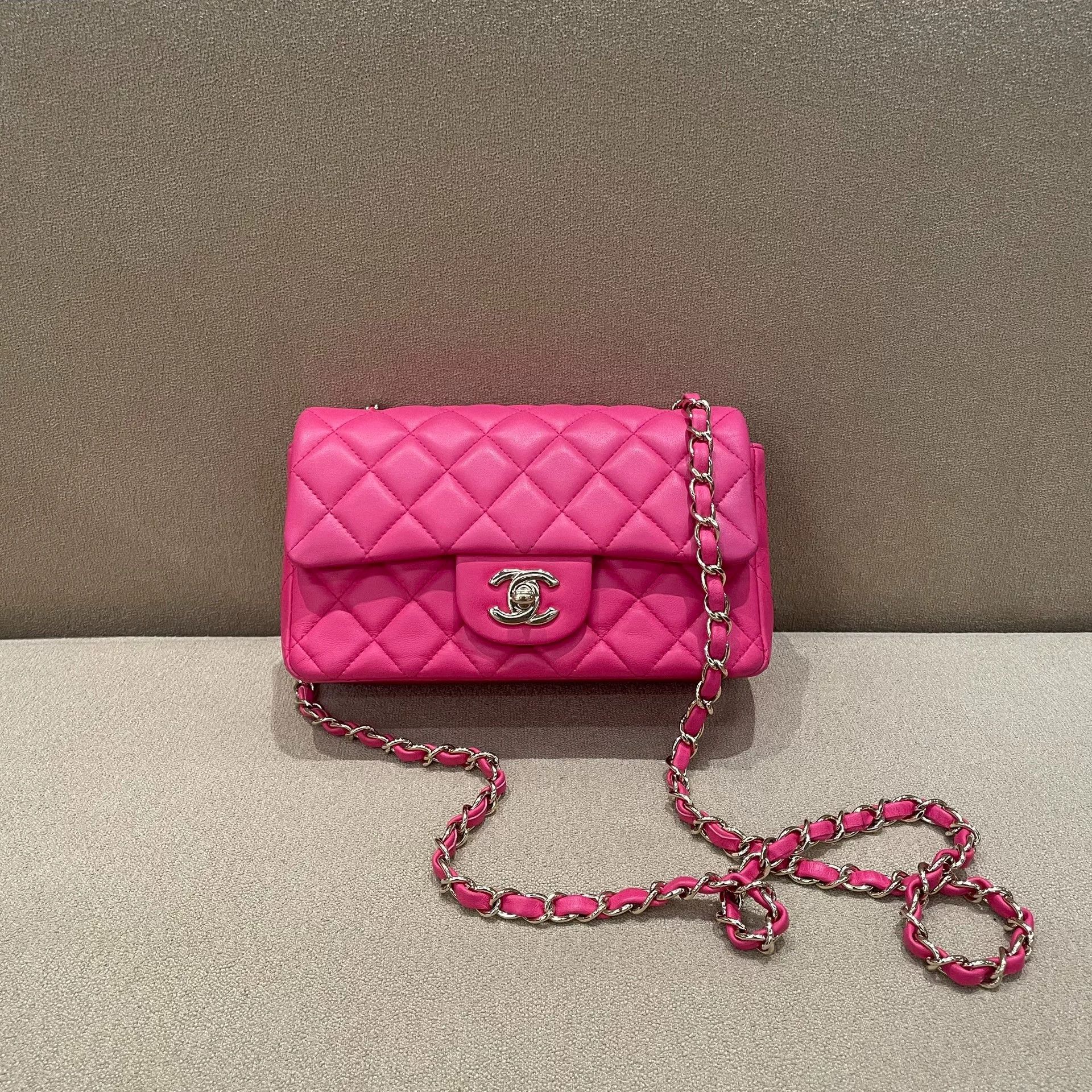 Chanel Pre-loved Bag Very good condition Size ONE SIZE - 1 Thumbnail