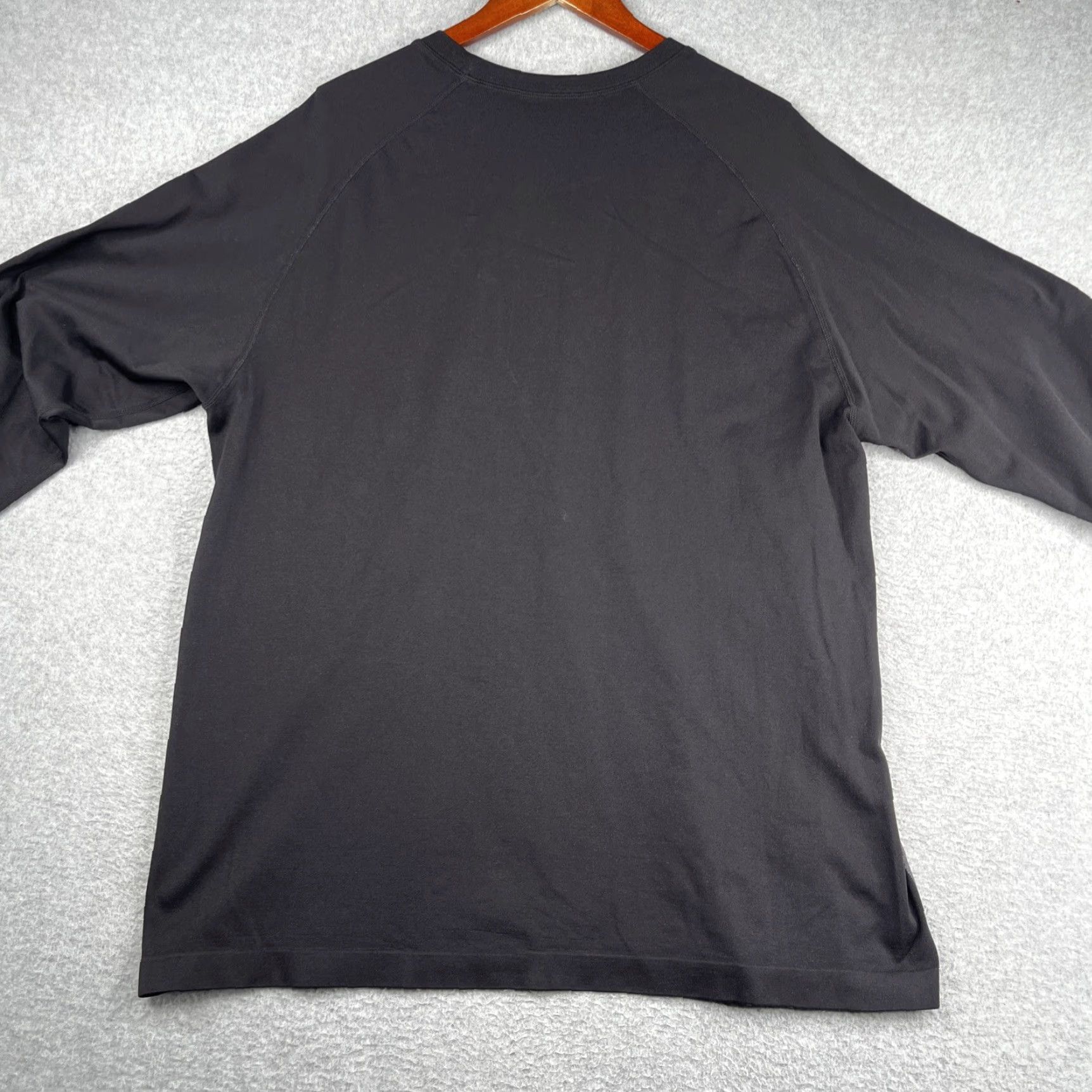 Fabletics Fabletics Long Sleeve Gym Shirt Mens 2XL Black Polyester Blend Athletic Stretch Pullover Crew Neck Size US XXL / EU 58 / 5 - 6 Thumbnail