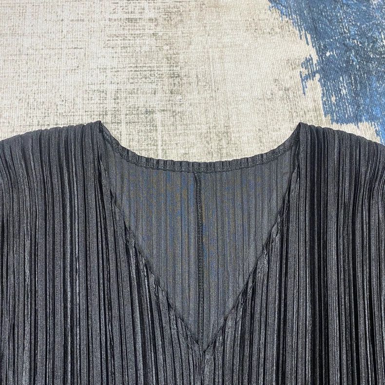 Issey Miyake Issey Miyake size:3 black dress Size XS / US 0-2 / IT 36-38 - 2 Thumbnail