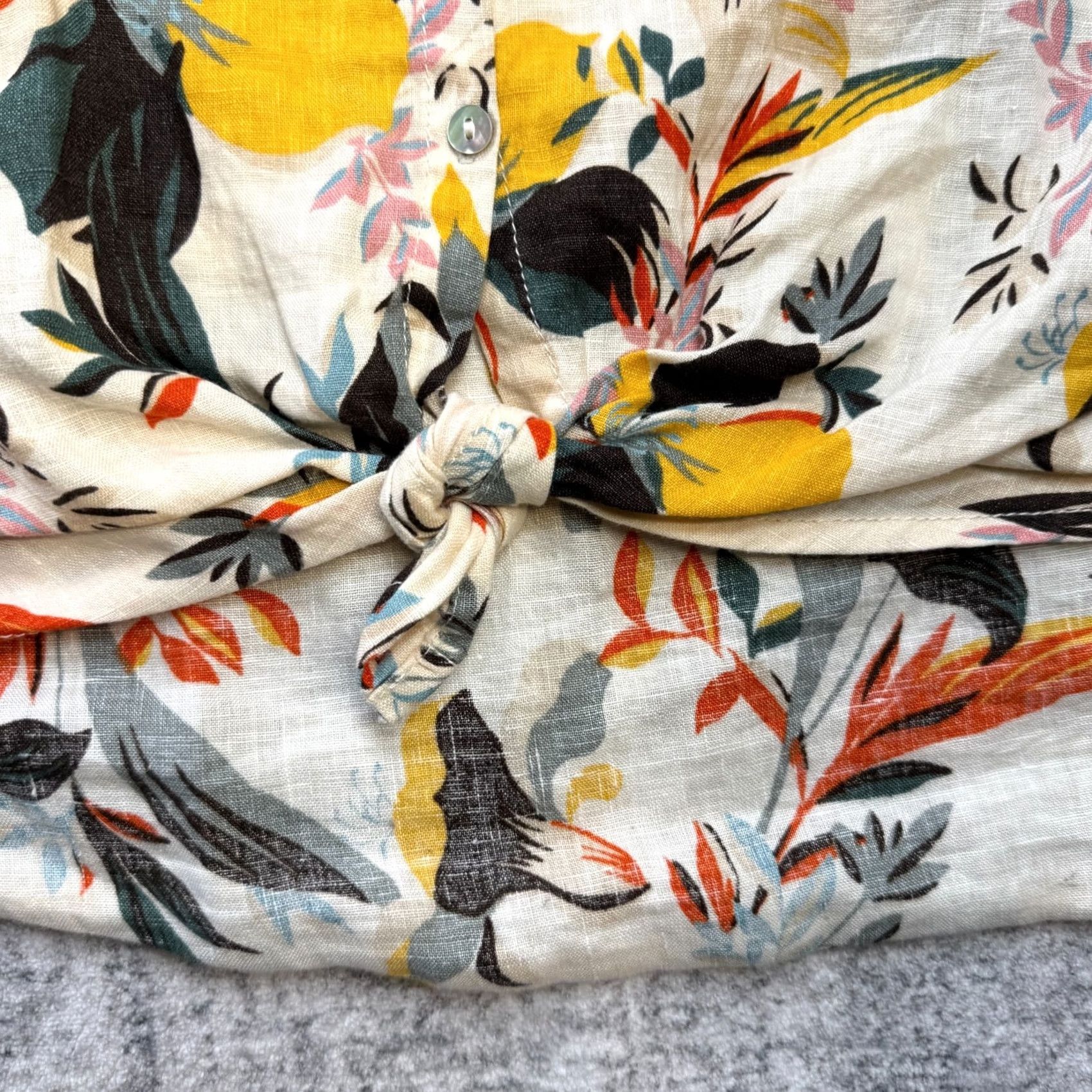 Cynthia Rowley Womens Linen Top Medium Beige Floral Sleeveless Resort Beach Tropical Tied Hem Cynthia Rowley Shirt Adult M Beige Floral Beach Tropical Casual Womens Size M / US 6-8 / IT 42-44 - 3 Thumbnail
