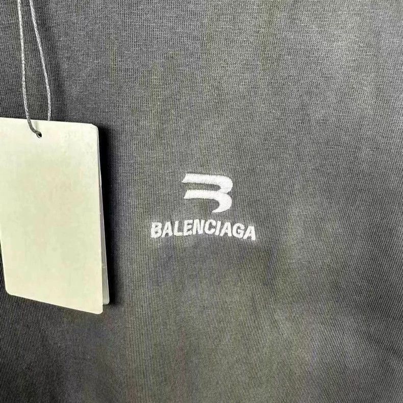 Balenciaga Balenciaga Double Hook Short Sleeve Size US S / EU 44-46 / 1 - 3 Thumbnail