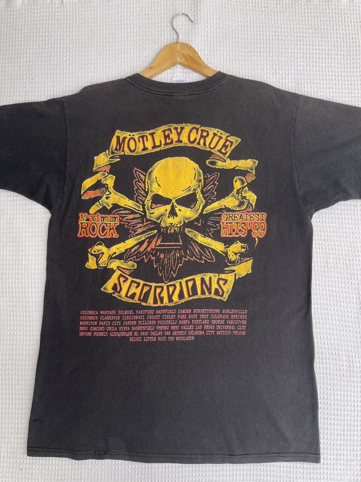 Band Tees Rarest🔥Vtg MOTLEY CRUE x SCORPIONS Greatest Hit’s 99 Size US XL / EU 56 / 4 - 11 Thumbnail