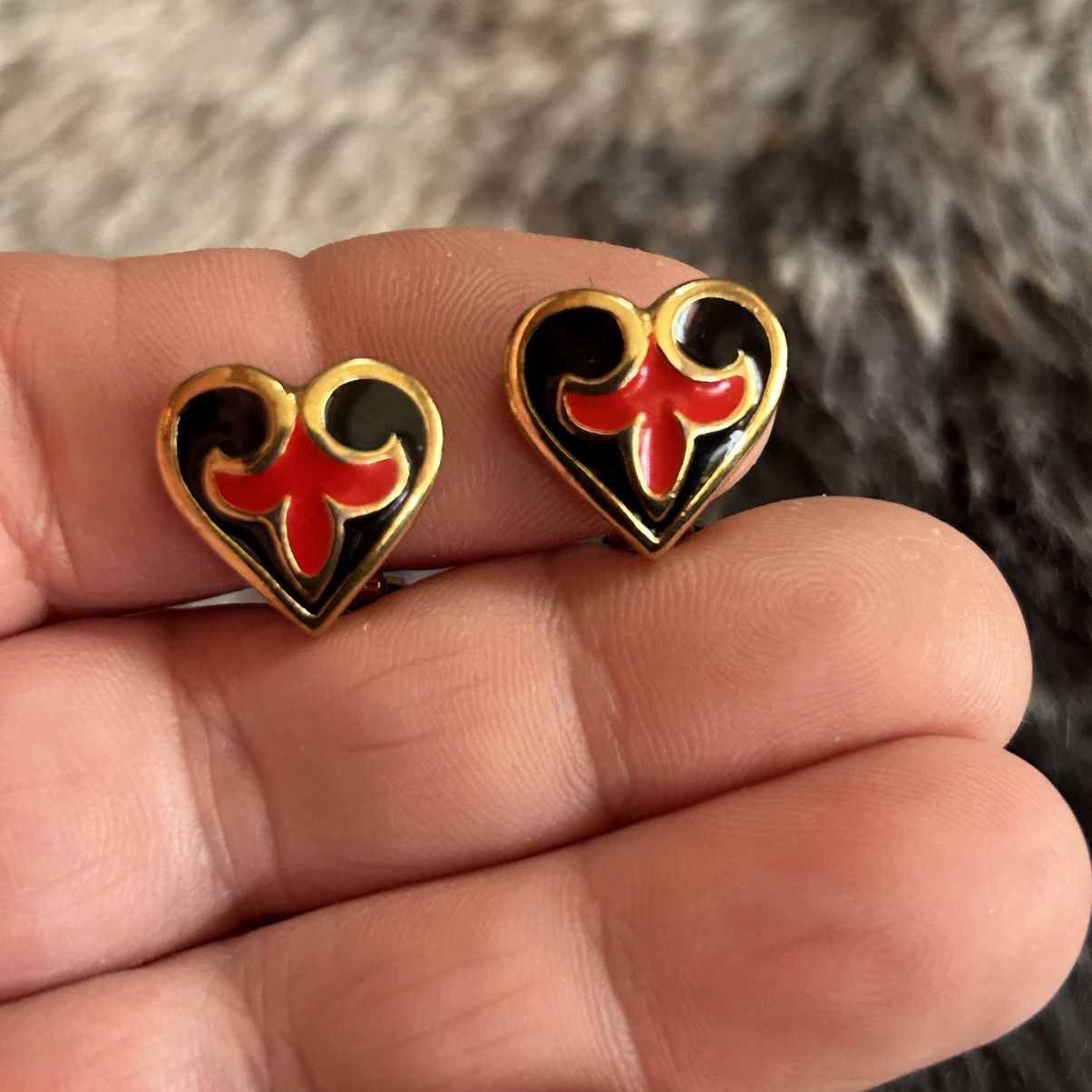 Vintage Vintage fleur de lis crest enamel clip on earrings Size ONE SIZE - 2 Thumbnail