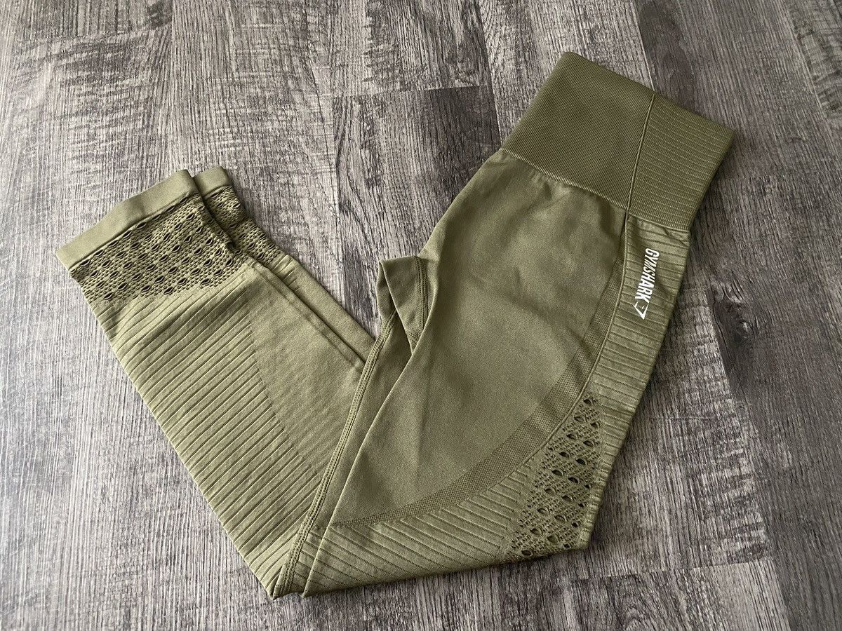 Vintage Gym Shark (Size: L) Size 34" / US 12 / IT 48 - 1 Thumbnail