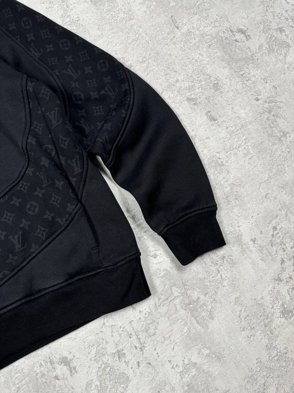 Louis Vuitton Louis Vuitton Monogram Circle Cut Black Hoodie Size M Size US M / EU 48-50 / 2 - 5 Thumbnail