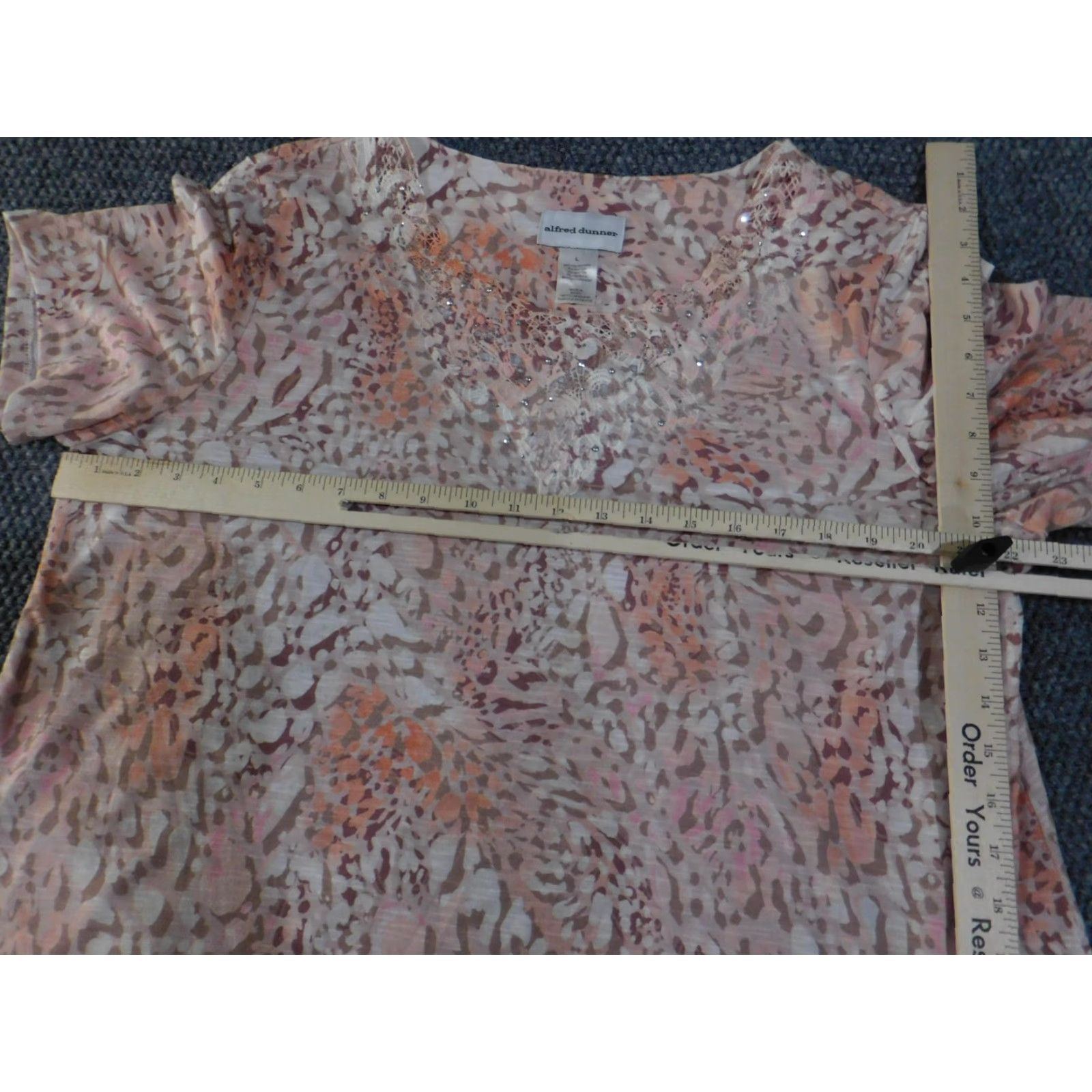 Vintage Alfred Dunner Shirt Womens Large Pink Peach Lace Beaded V Neck Short Sleeve Blouse Size L / US 10 / IT 46 - 7 Thumbnail