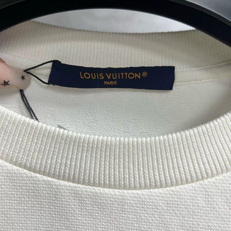 Louis Vuitton Louis Vuitton White Solid Pocket Round Neck Short Sleeve 25 Size US S / EU 44-46 / 1 - 2 Thumbnail
