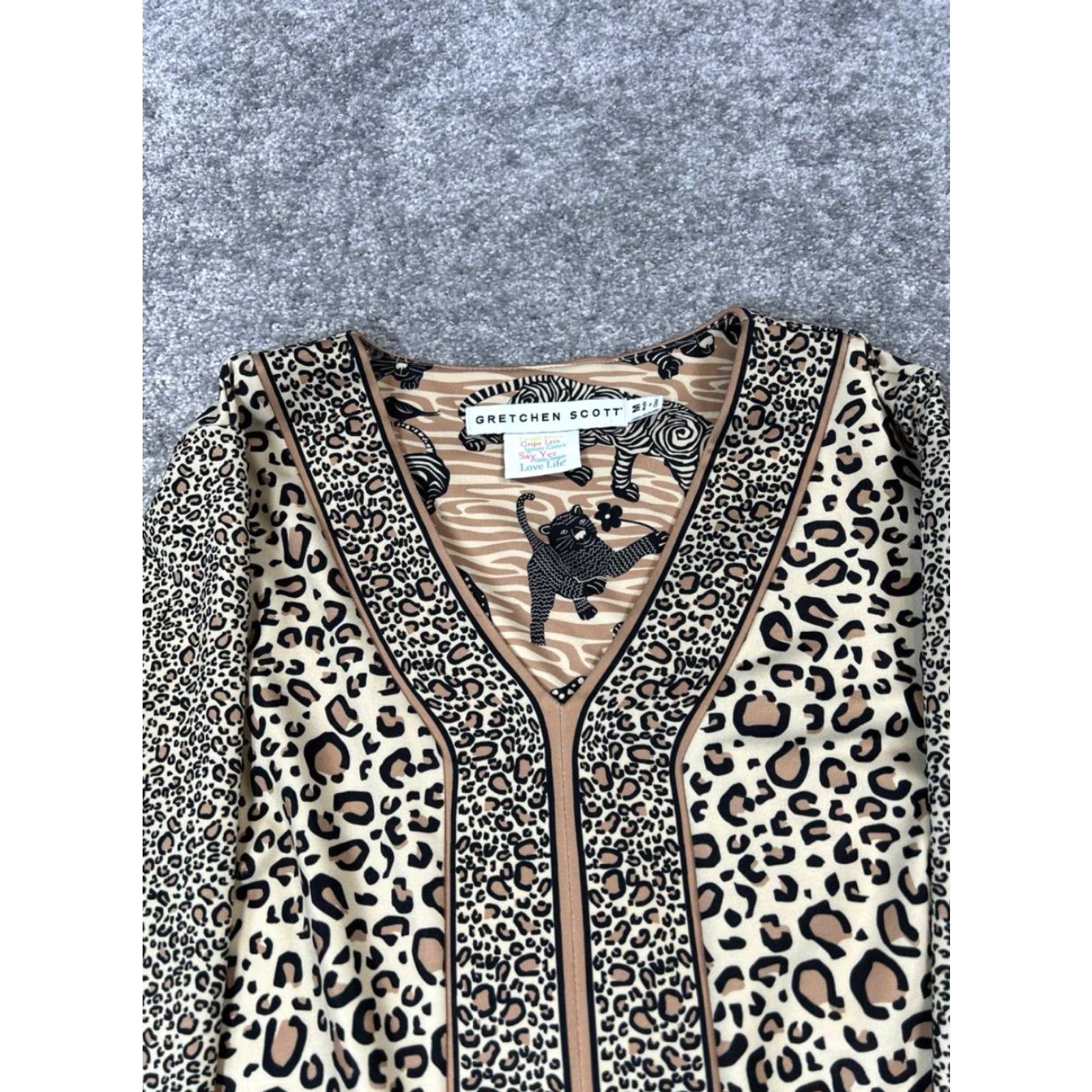 Vintage Gretchen Scott Dress Womens Medium Brown Beige Animal Print 3/4 Sleeve V-Neck A-Line Shift Casual Short Sleeve Shirt Dress Size M / US 6-8 / IT 42-44 - 2 Thumbnail