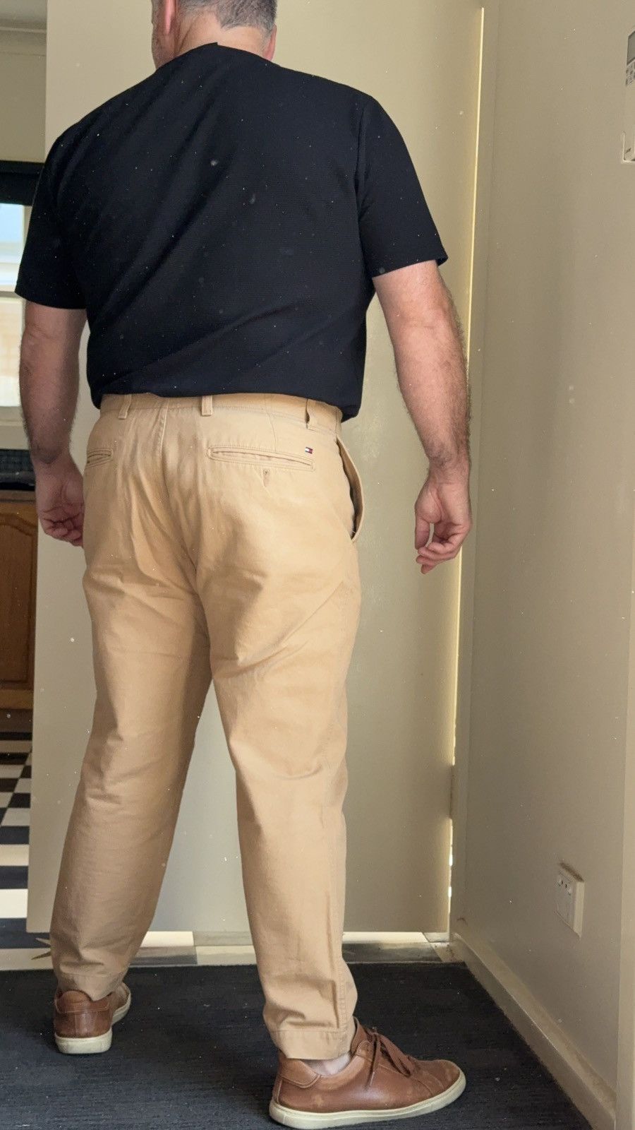 Tommy Hilfiger Tommy Hilfiger tan tapered chino pants Size US 38 / EU 54 - 7 Thumbnail