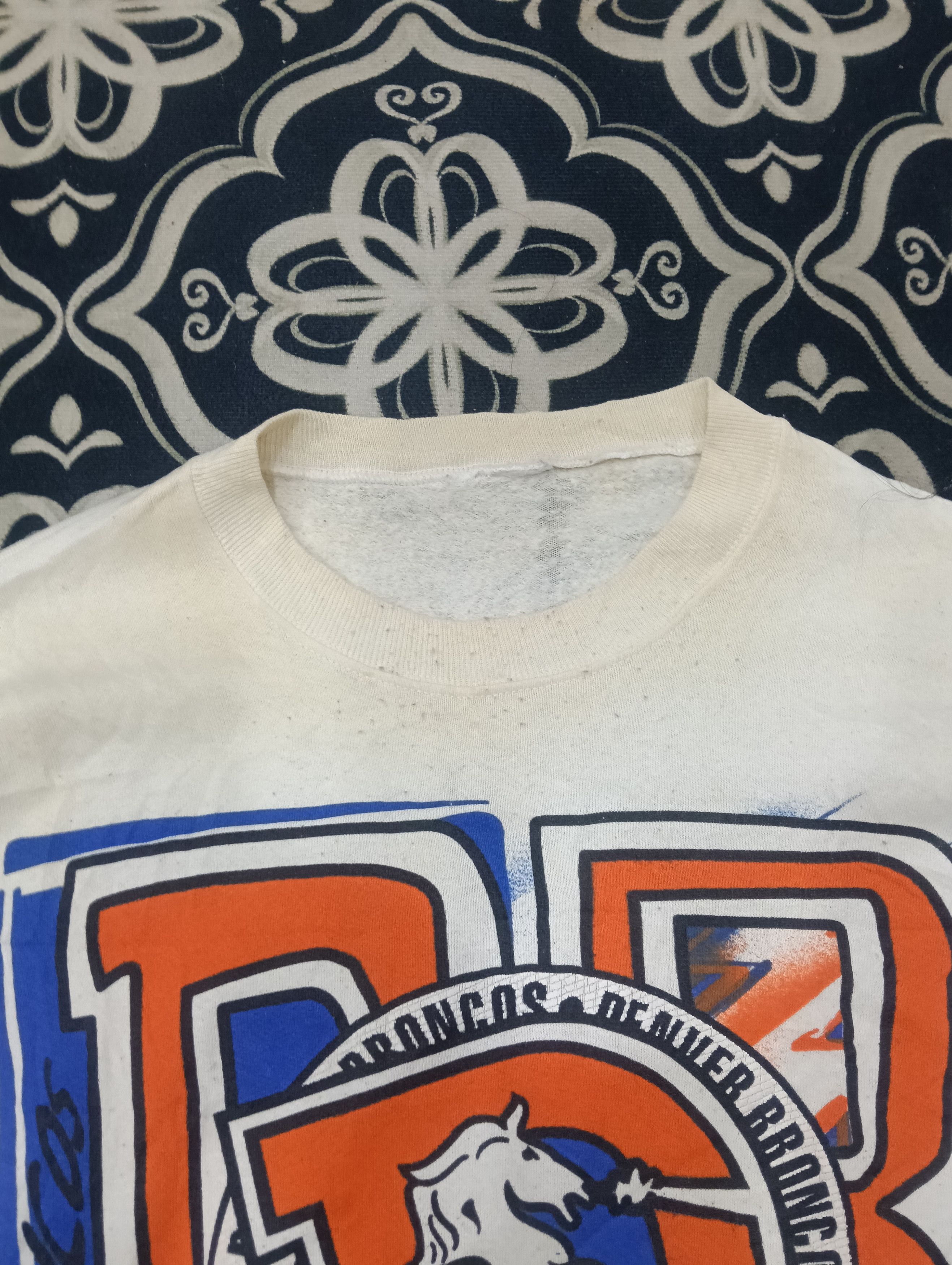 NFL Rare Denver Broncos Magic Johnson Graffiti Size US XL / EU 56 / 4 - 10 Thumbnail