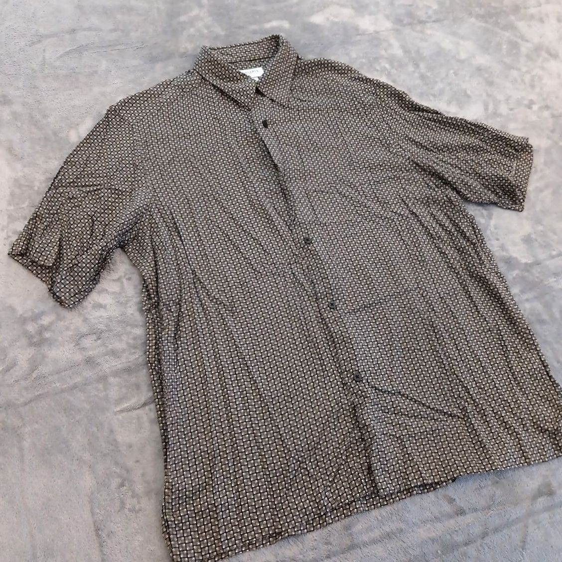 Liz Claiborne Claiborne Concepts Shirt Mens Large Gray Geometric Short Sleeve Button Up Rayon Coral? Size US L / EU 52-54 / 3 - 4 Thumbnail