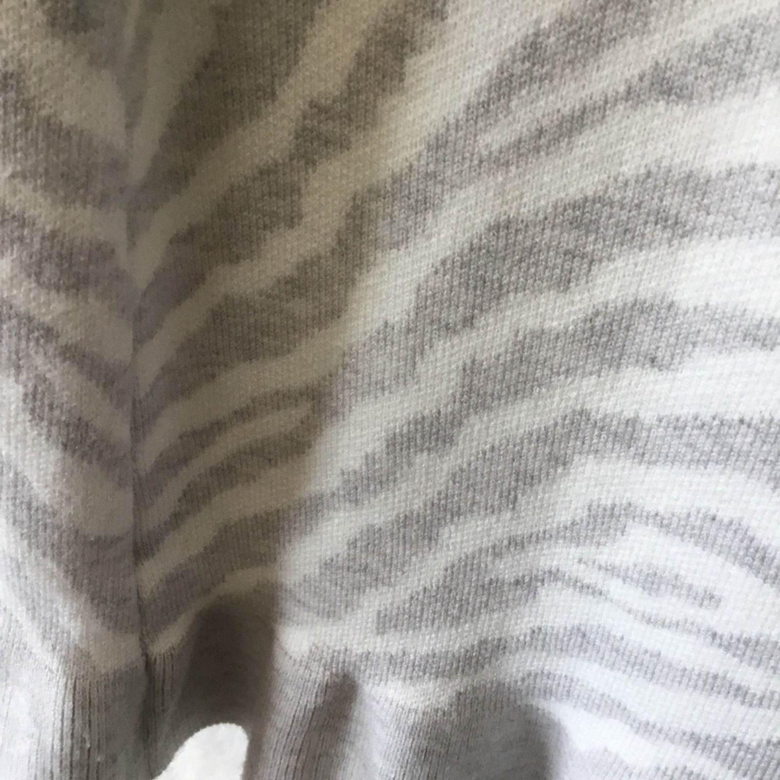 Anthropologie Anthropologie Gray Zebra Ruffled Knit Skirt Size 30" / US 8 / IT 44 - 13 Thumbnail