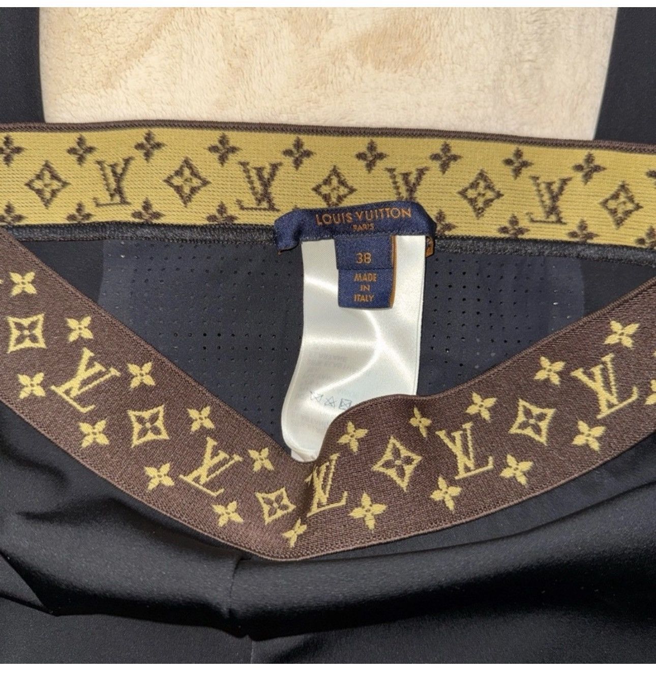 Louis Vuitton Louis Vuitton Monogram Waistband Leggings Black Noir NWT 38 Size 26" / US 2 / IT 38 - 8 Thumbnail