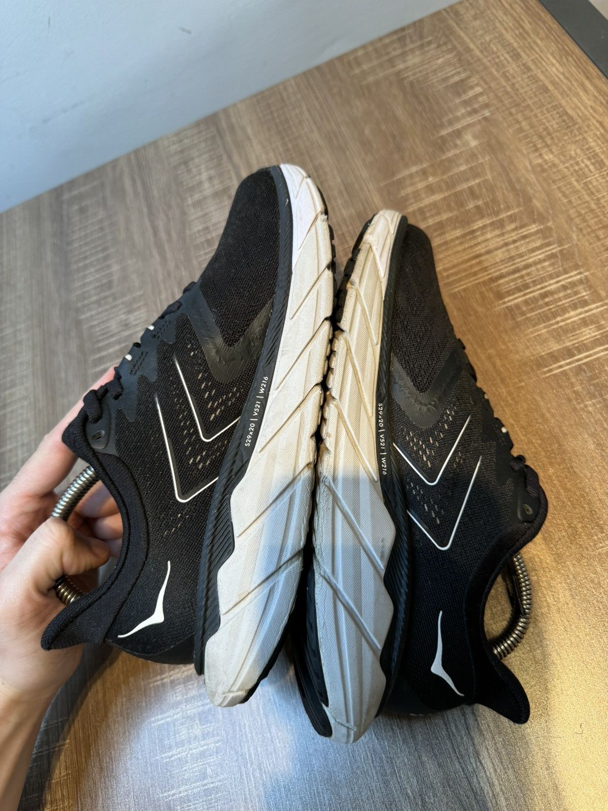 Hoka Hoka Womens Arahi 5 Running Shoes - Wide Black Size 7.5 Size US 7.5 / IT 37.5 - 5 Thumbnail
