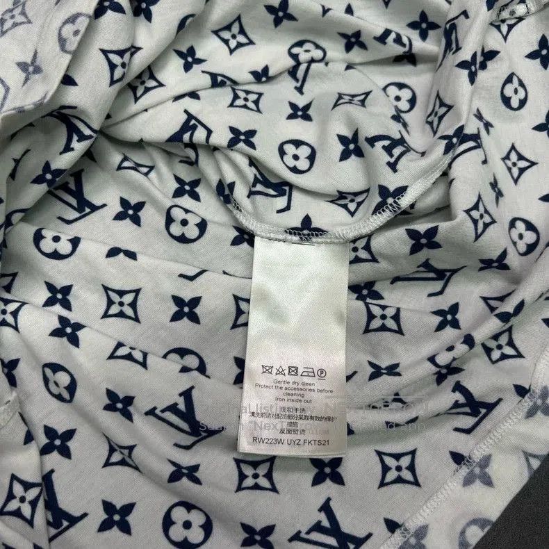 Louis Vuitton Louis Vuitton LV Logo Chest Chain T. Size US L / EU 52-54 / 3 - 5 Thumbnail