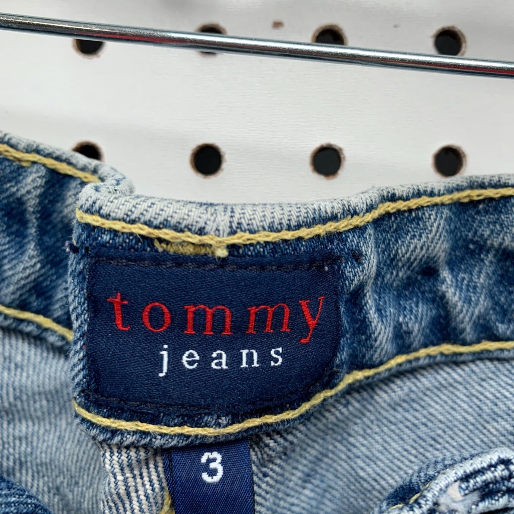 Tommy Hilfiger VINTAGE Tommy Hilfiger Womens Capri Jeans Size 3 Blue Raw Hem 28" x 17" Size 26" / US 2 / IT 38 - 5 Thumbnail